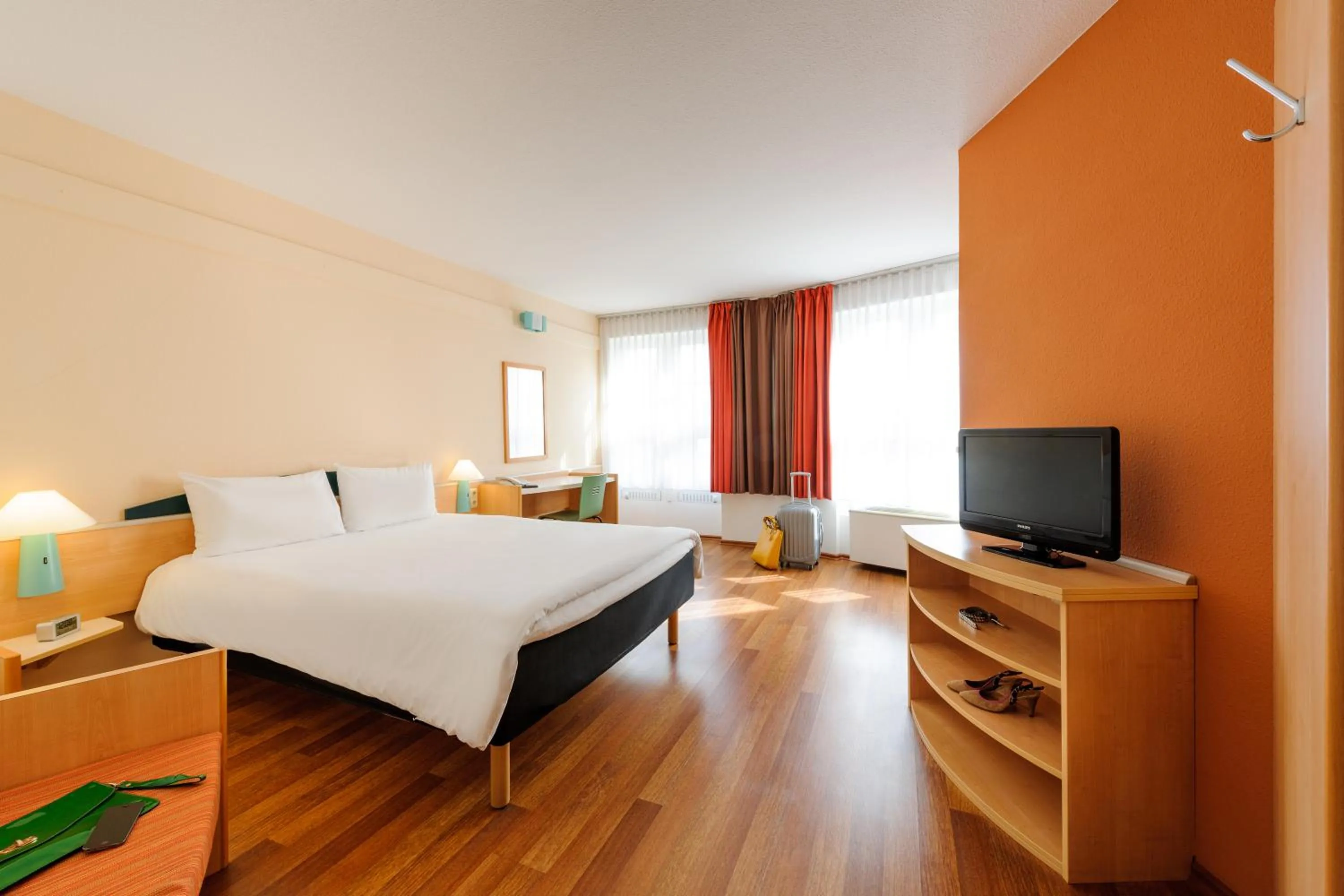 Photo of the whole room, Bed in ibis Bamberg Altstadt