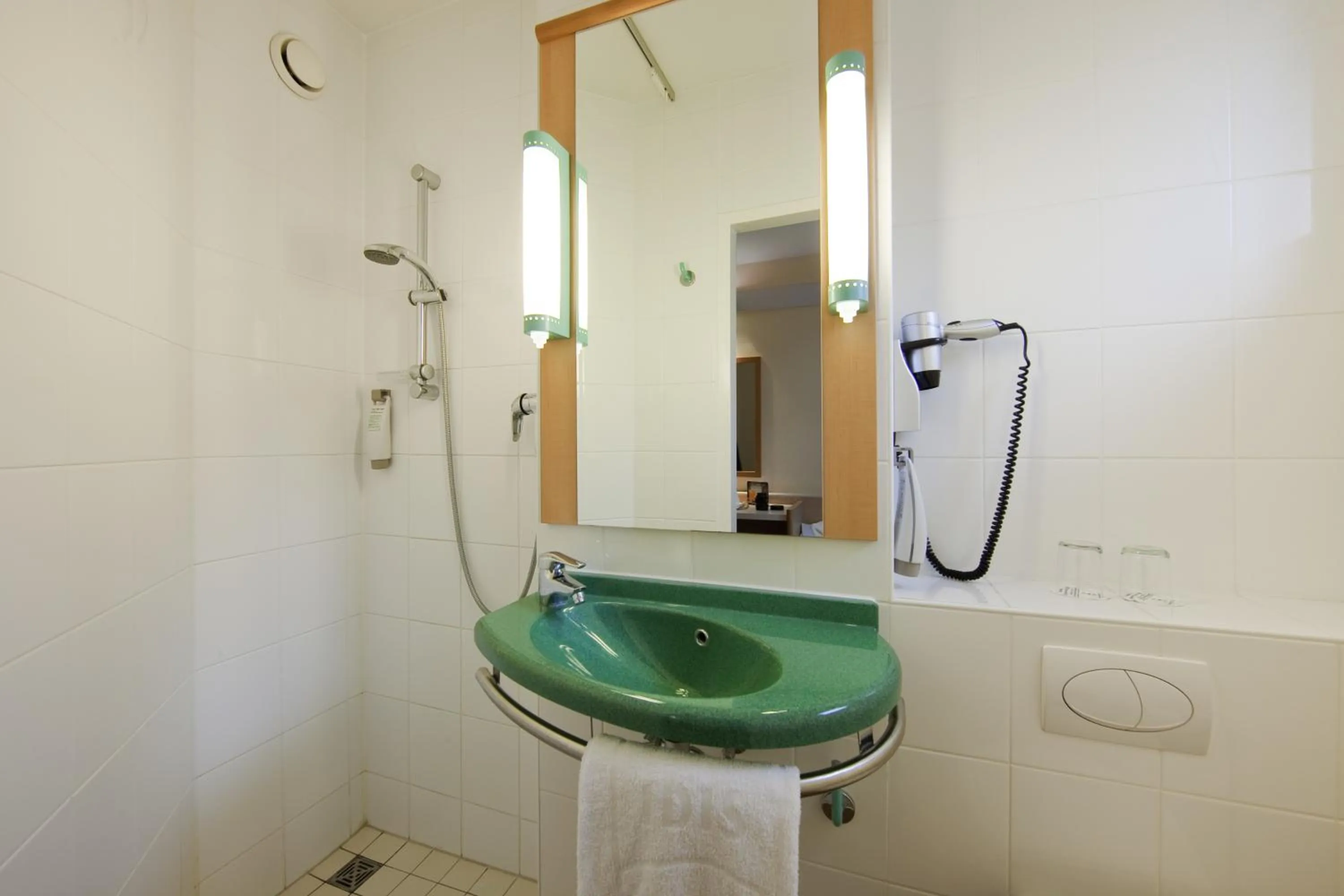 Shower in ibis Bamberg Altstadt