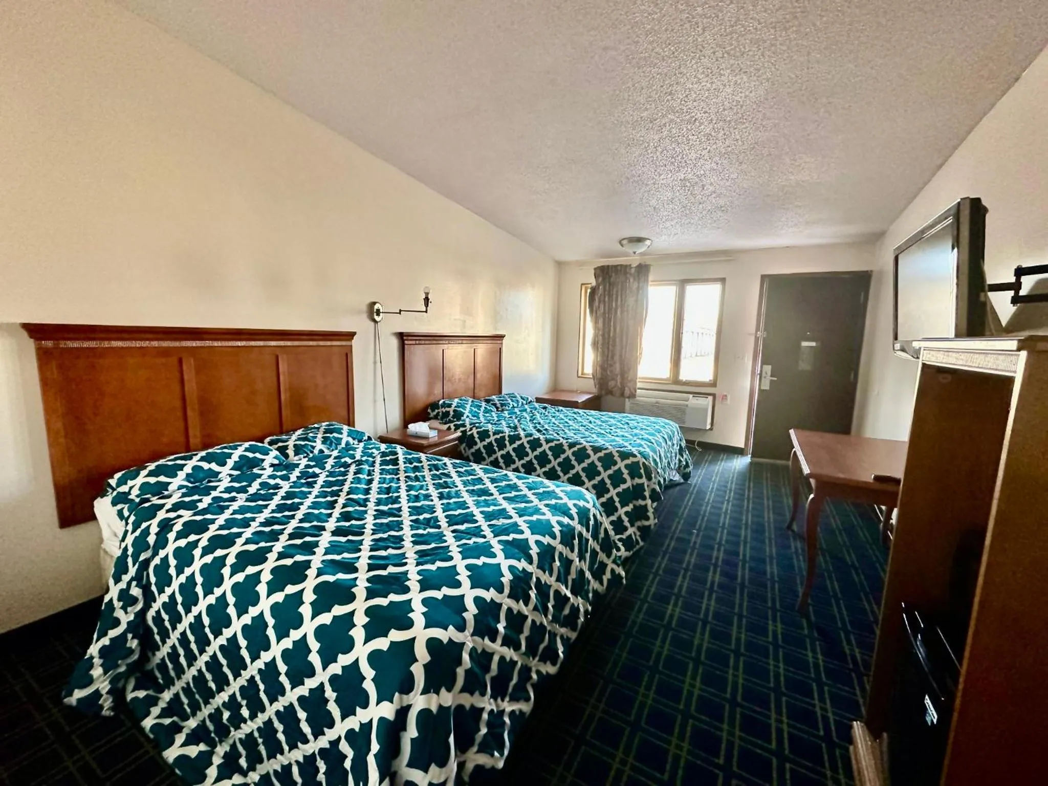 Bed in Americas Best Value Inn Seward