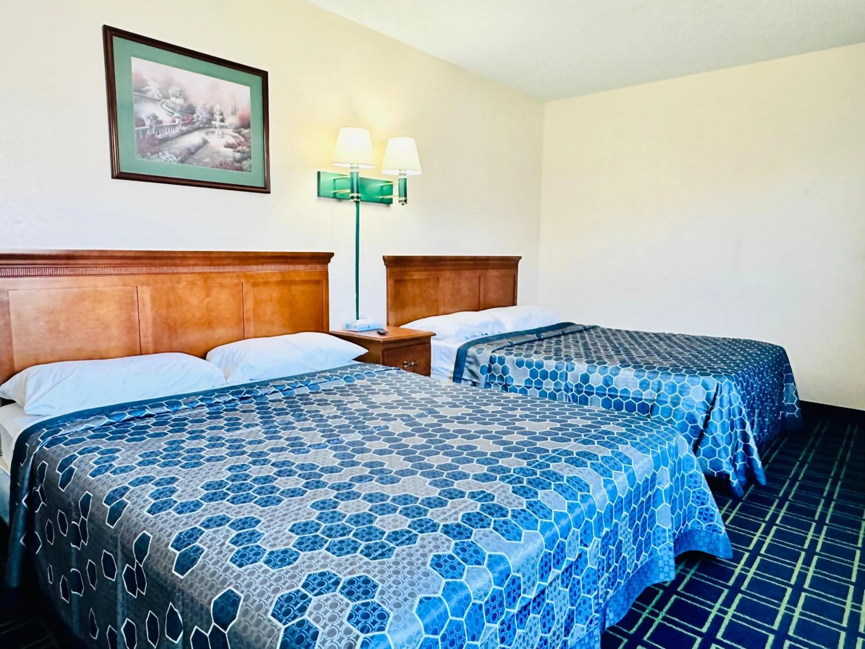 Bed in Americas Best Value Inn Seward