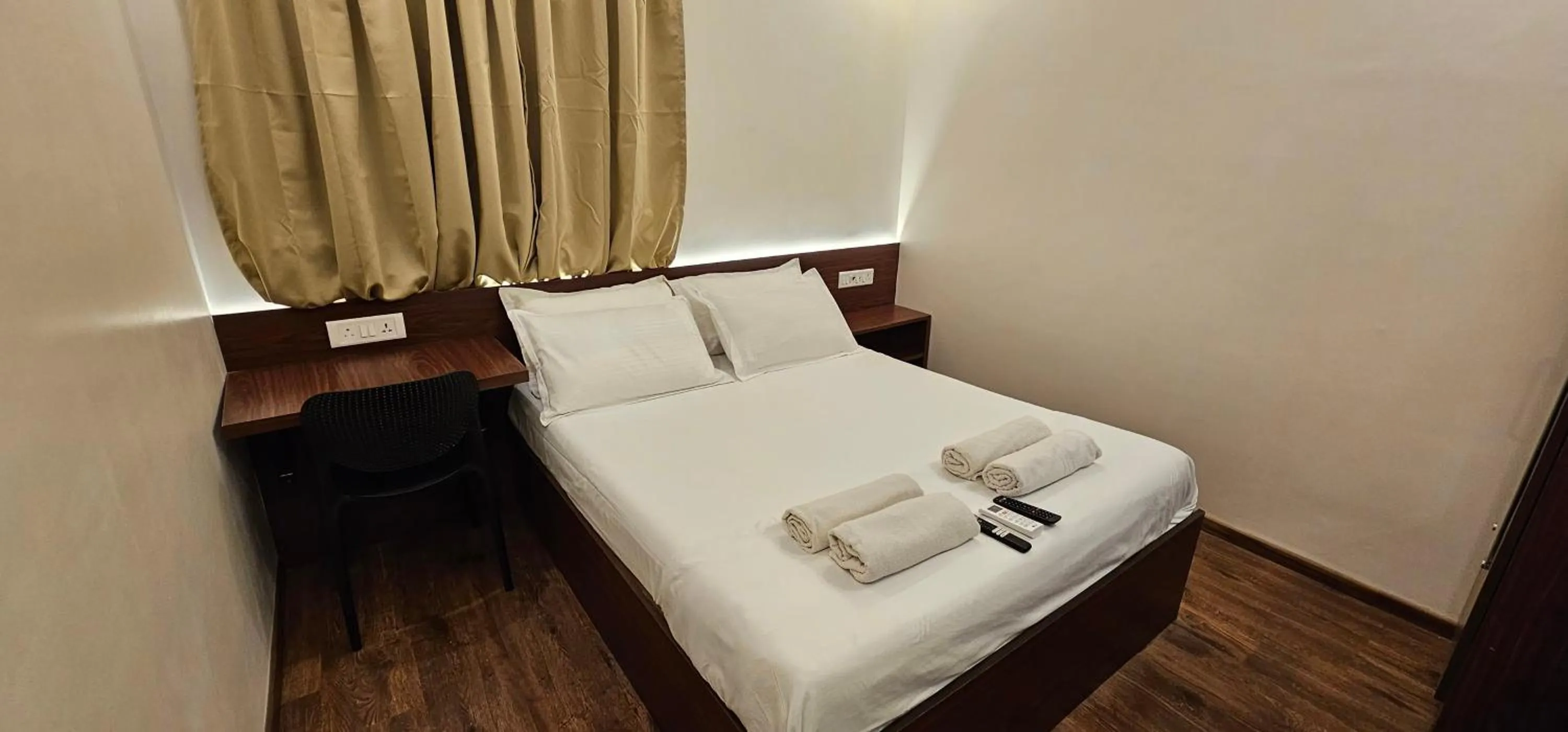 Bedroom, Bed in Chippy Inn