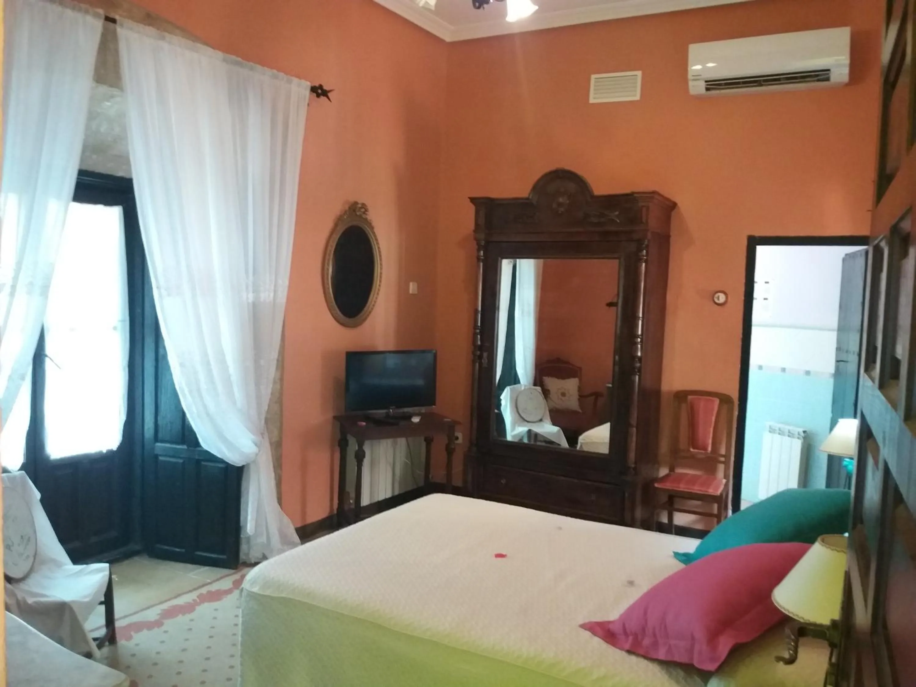 Bed in Hotel Palacio Guzmanes