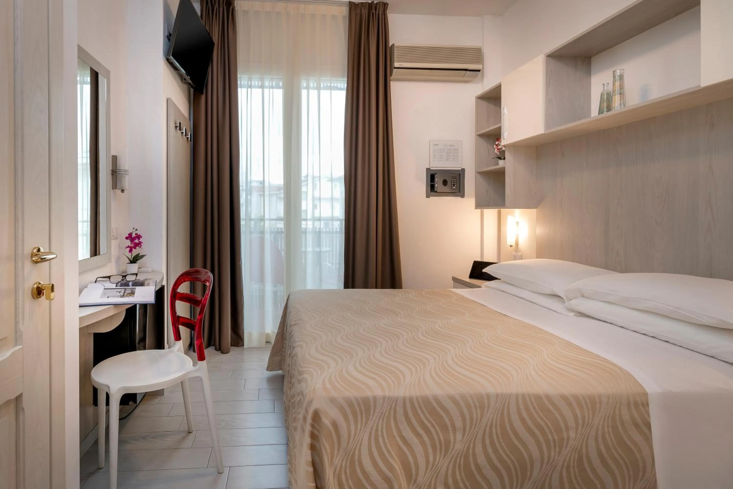 Photo of the whole room, Bed in Hotel Zenith