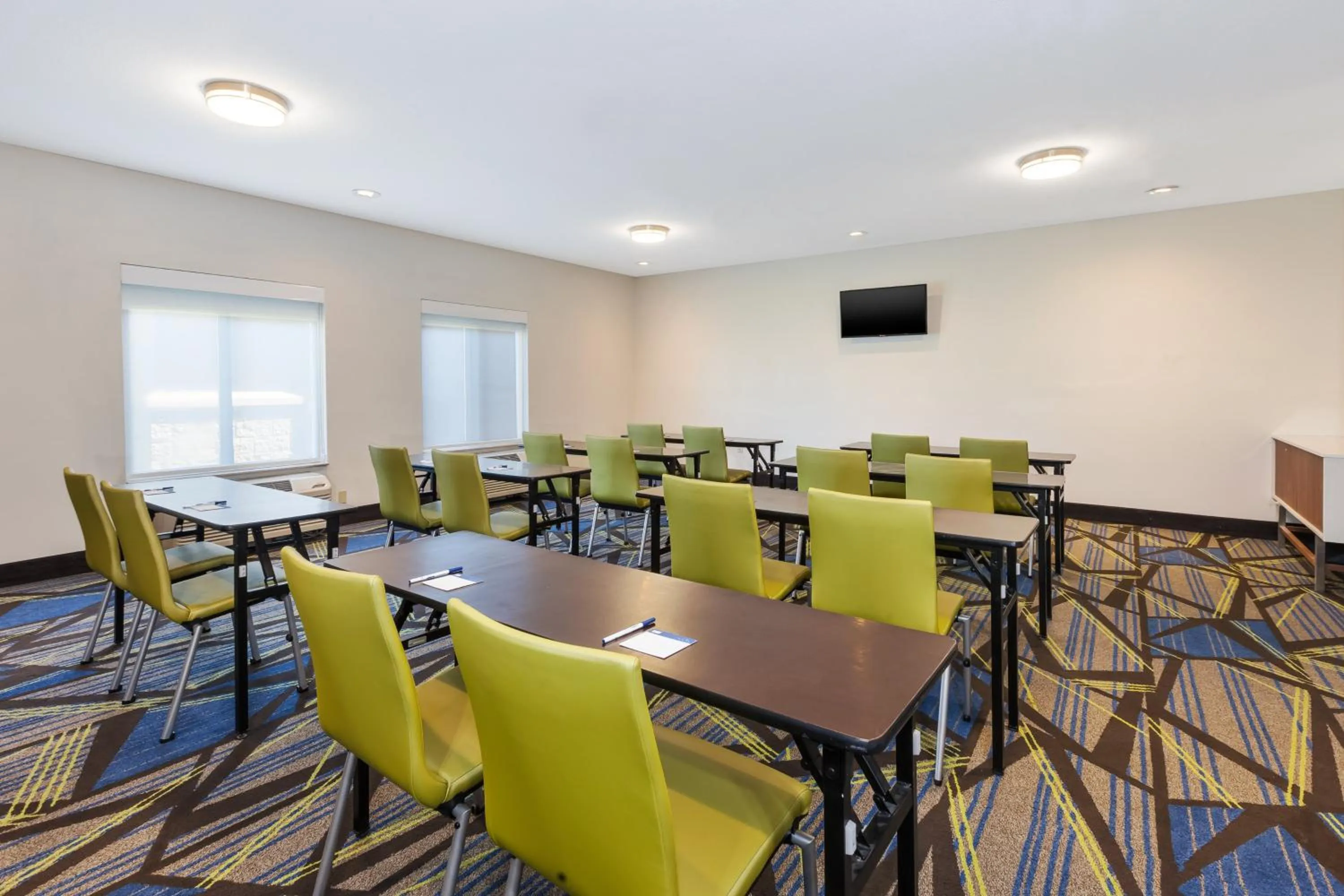 Meeting/conference room in Holiday Inn Express and Suites Three Rivers by IHG