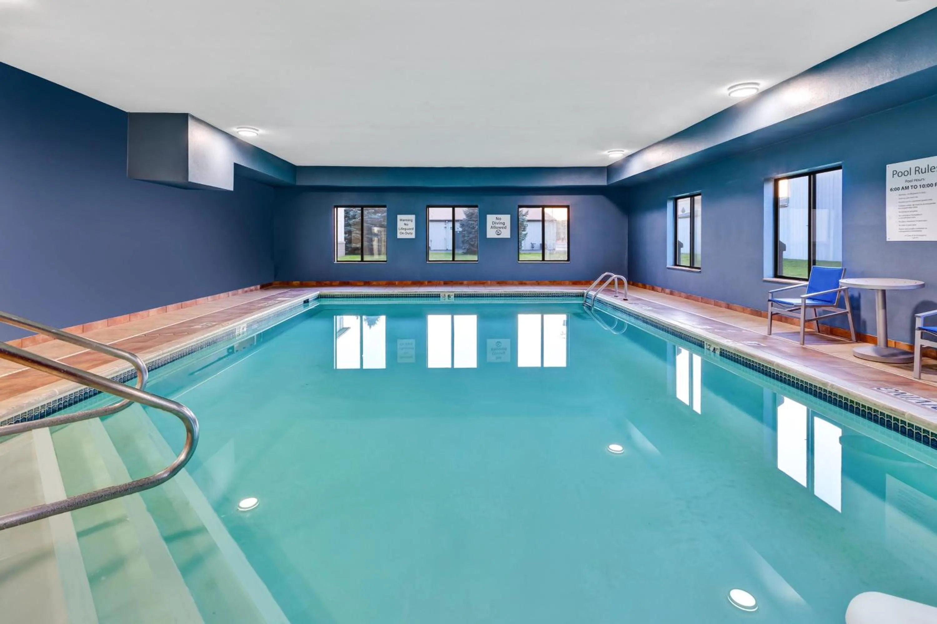 Swimming pool in Holiday Inn Express and Suites Three Rivers by IHG