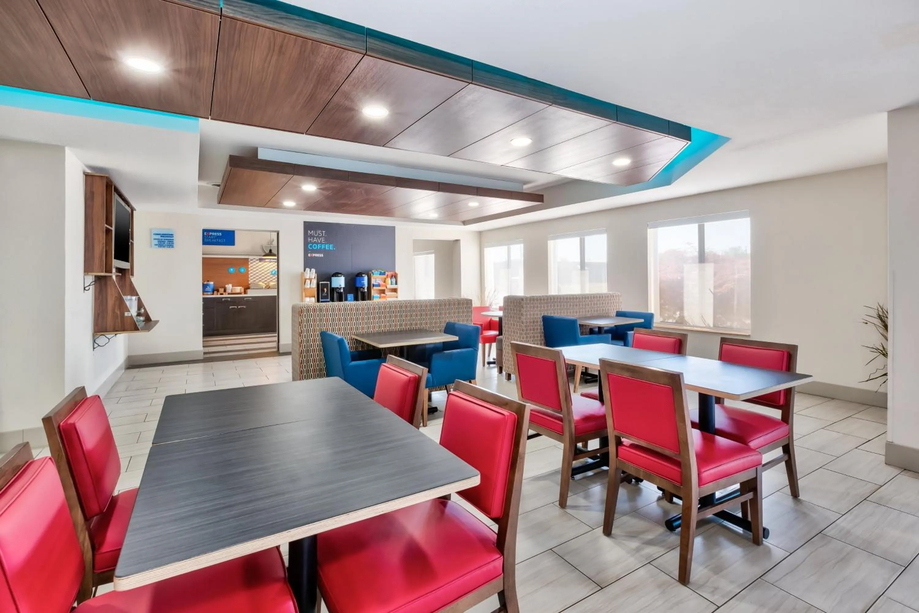 Breakfast in Holiday Inn Express and Suites Three Rivers by IHG