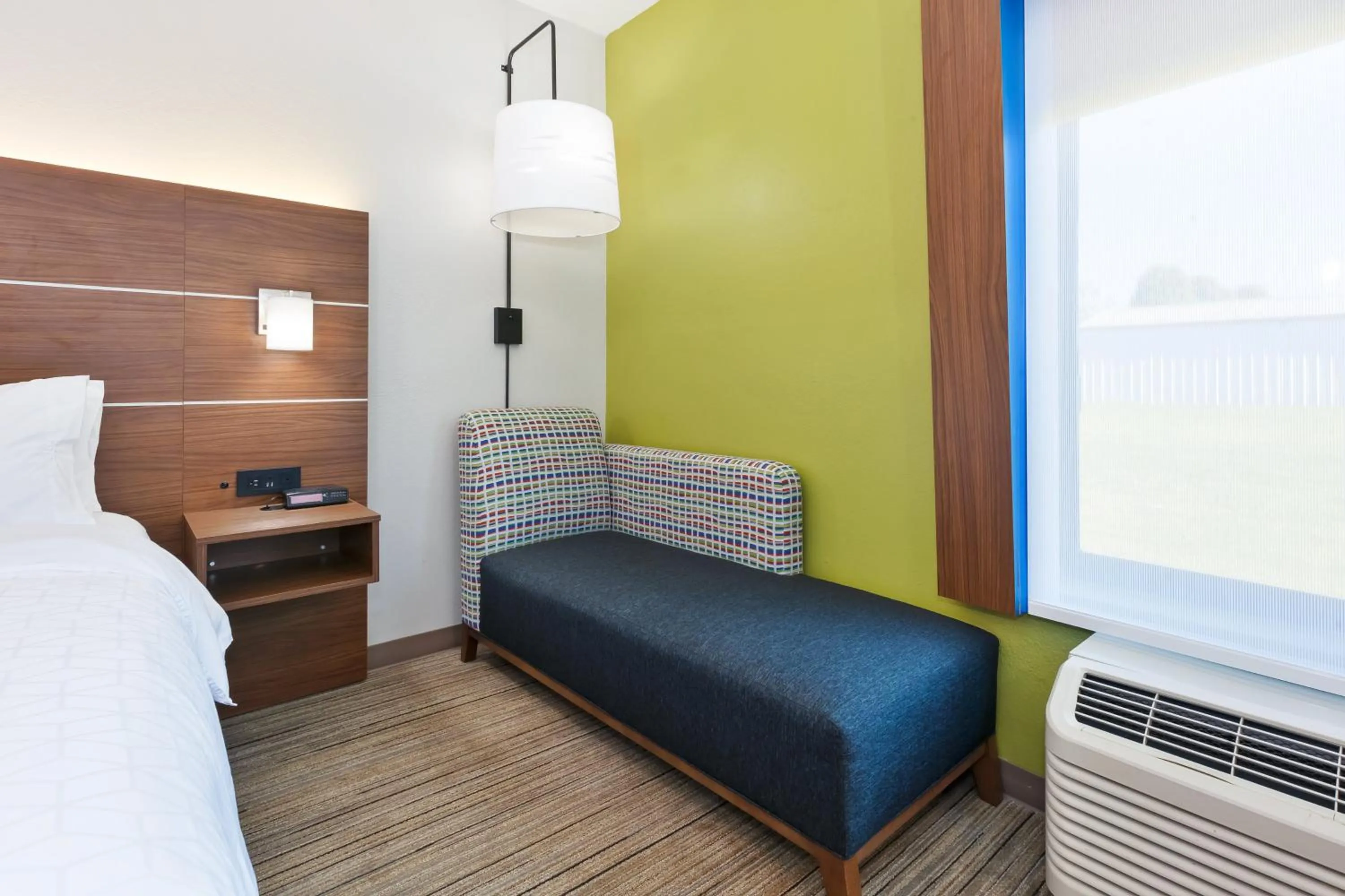 Photo of the whole room, Bed in Holiday Inn Express and Suites Three Rivers by IHG