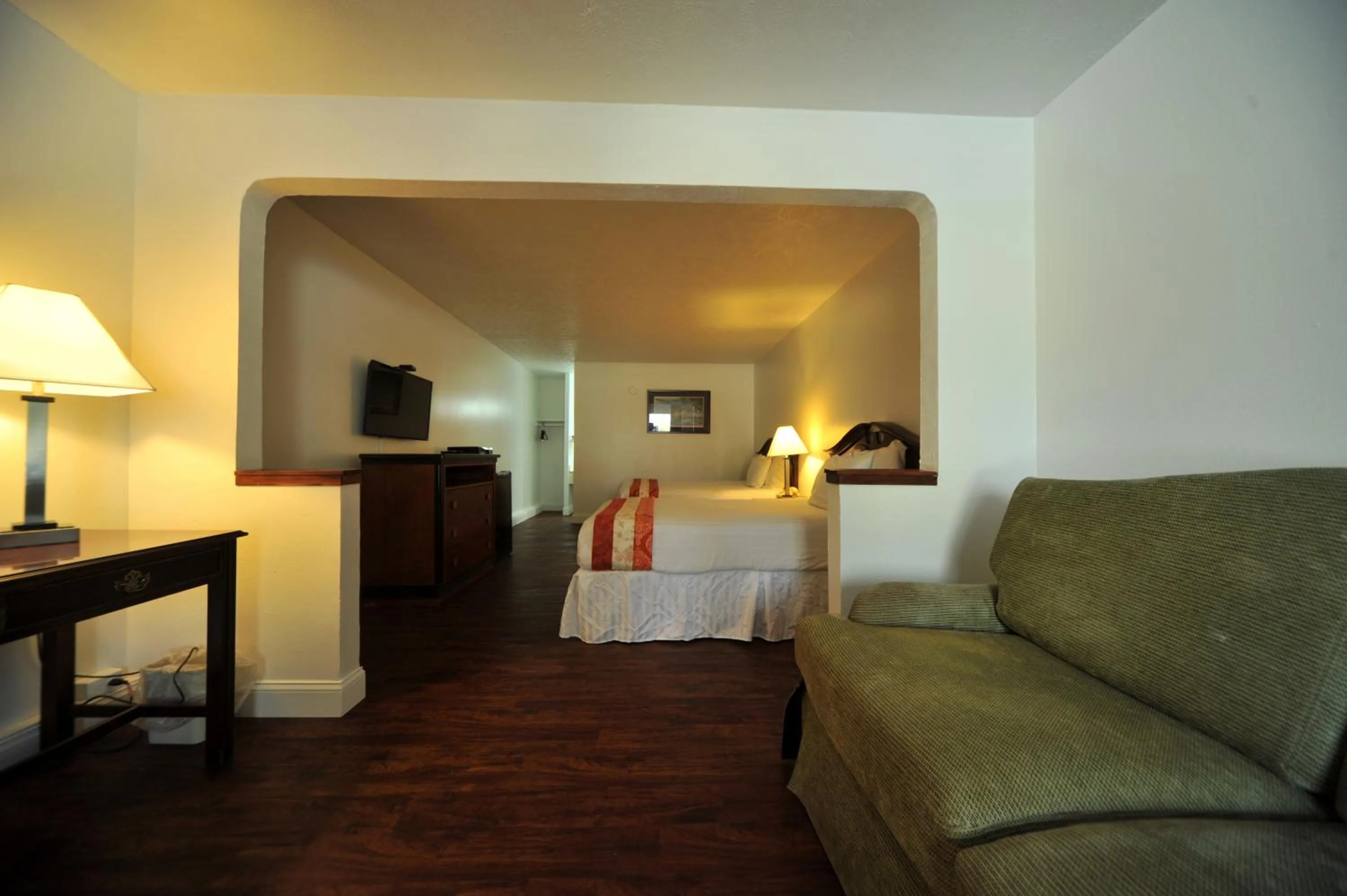 Photo of the whole room, Bed in Americas Best Value Inn-Williamsburg/Lightfoot Area