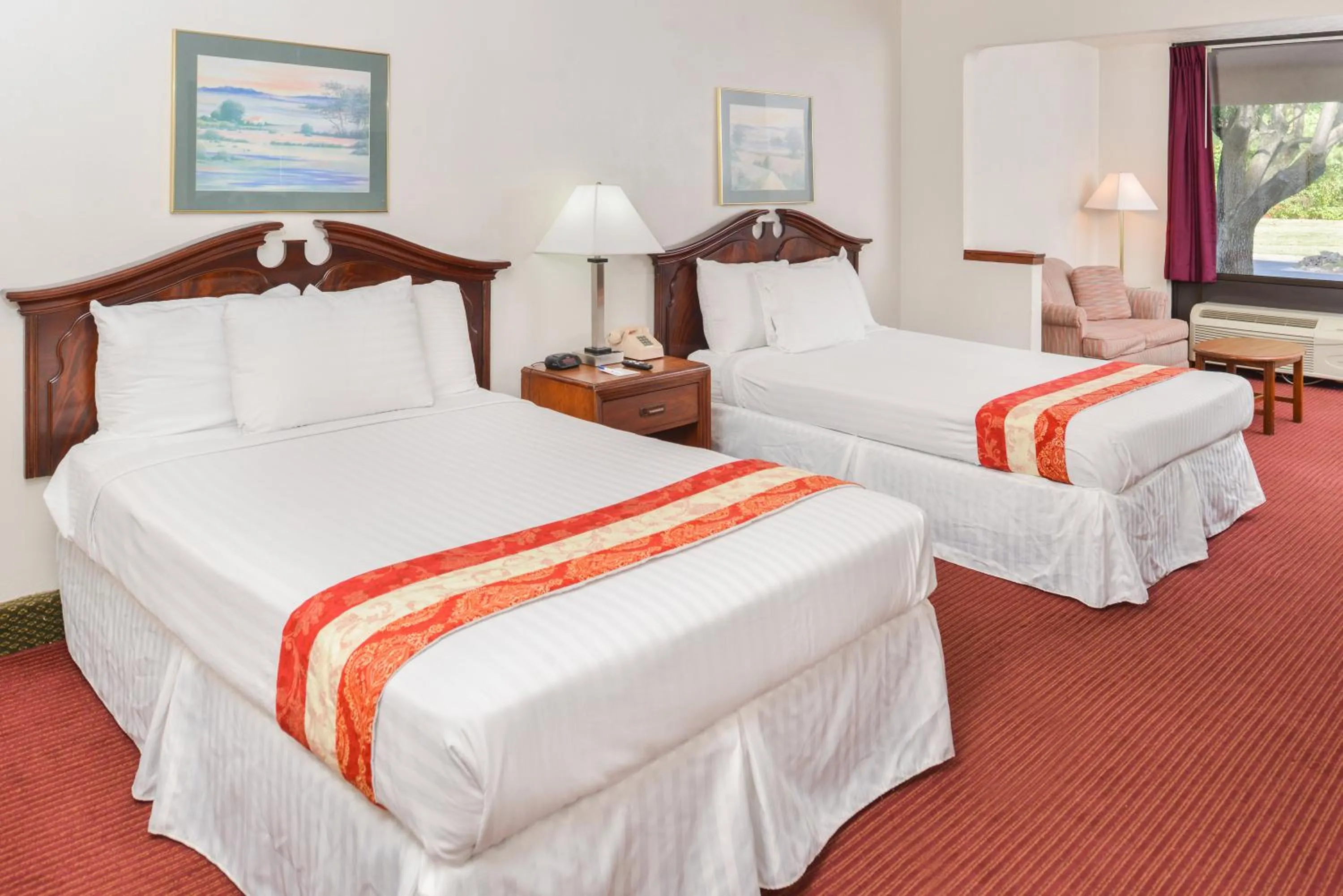 Bed in Americas Best Value Inn-Williamsburg/Lightfoot Area