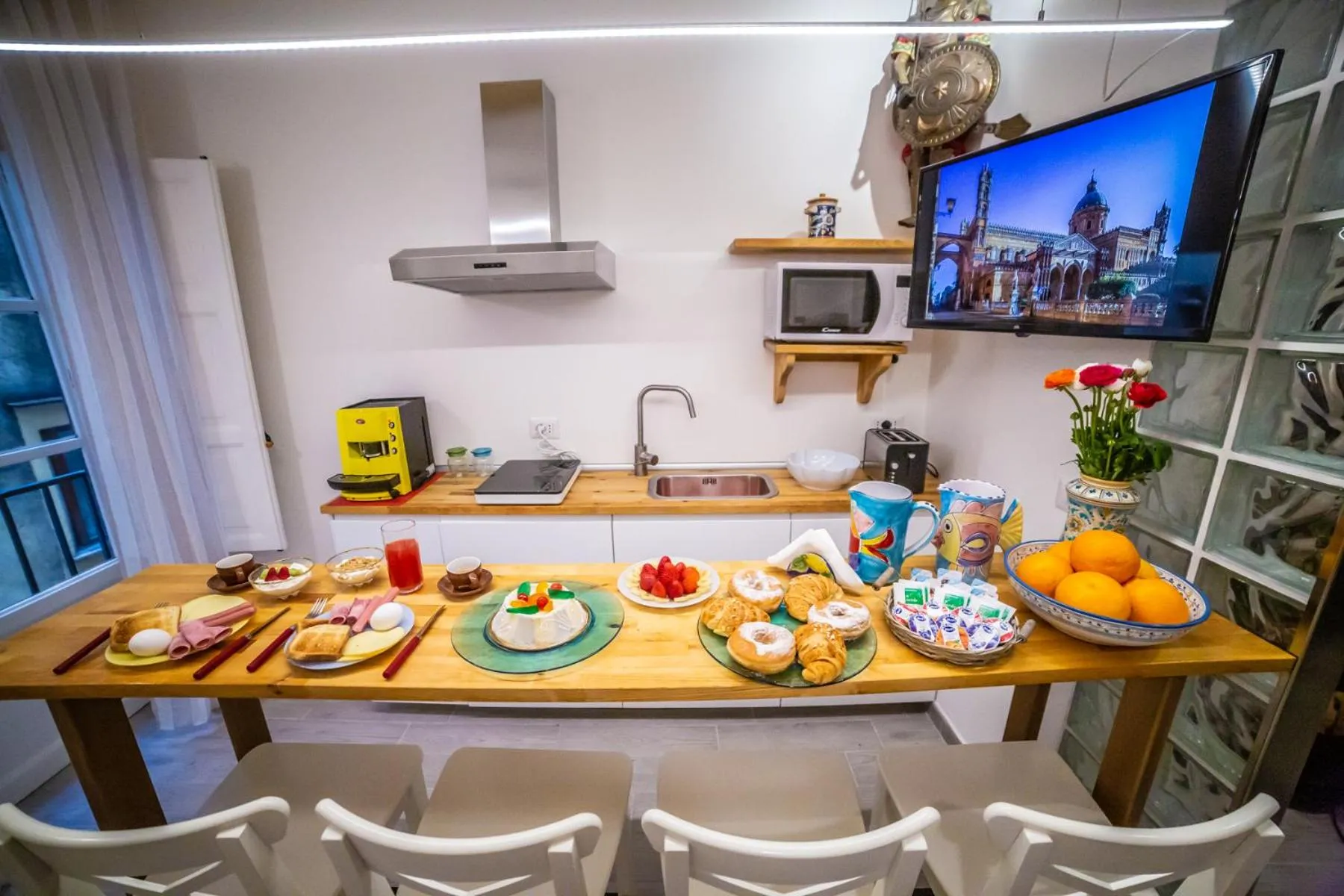 Continental breakfast in B&B Opera dei Pupi