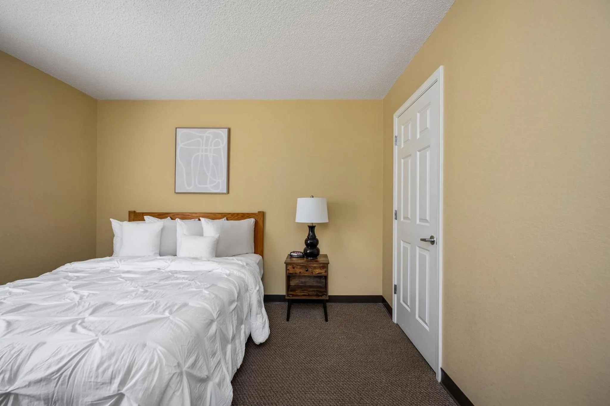 Bed in Affordable Suites Wilson