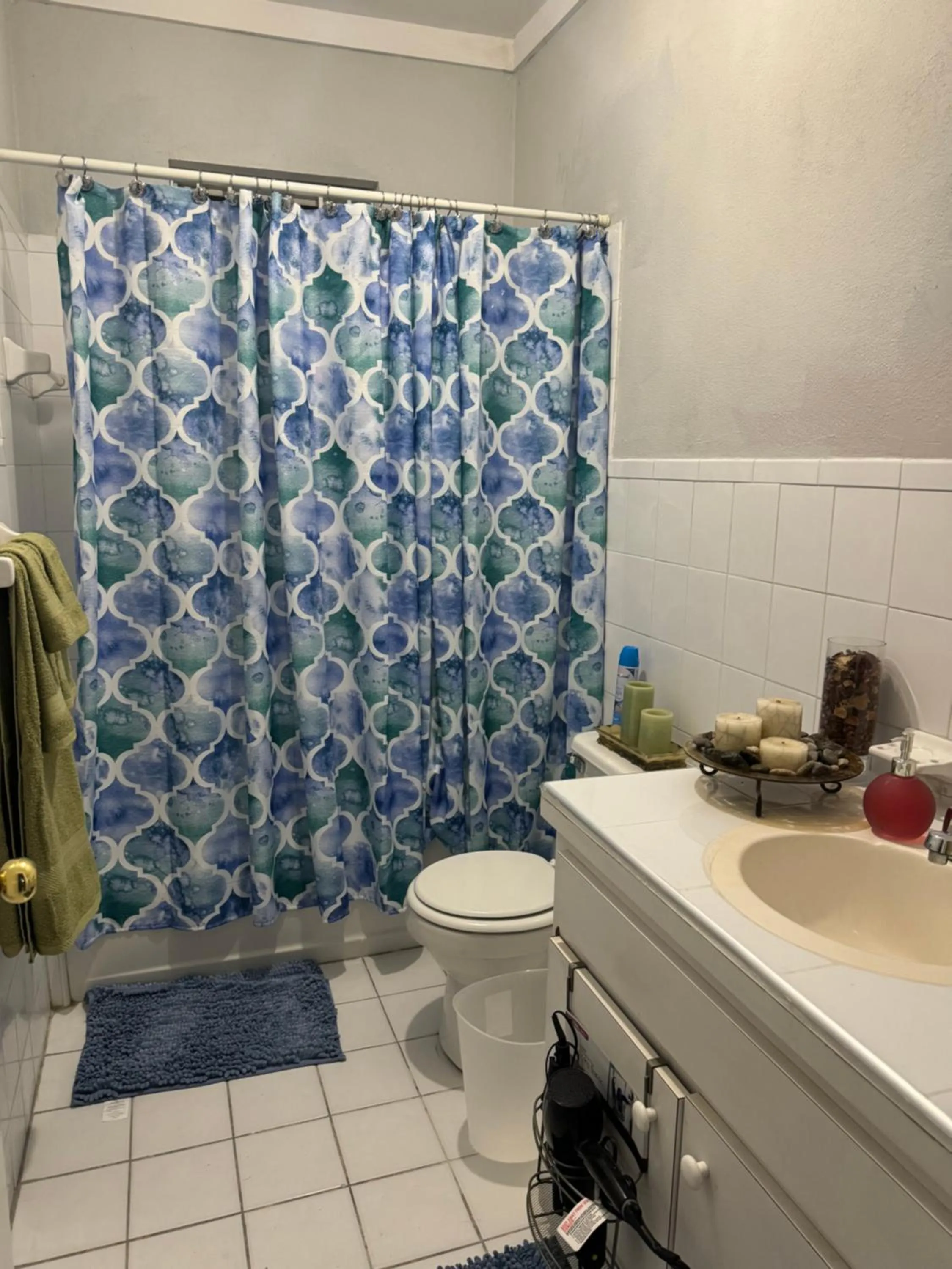 Bathroom in Kozy Bahamas Getaway