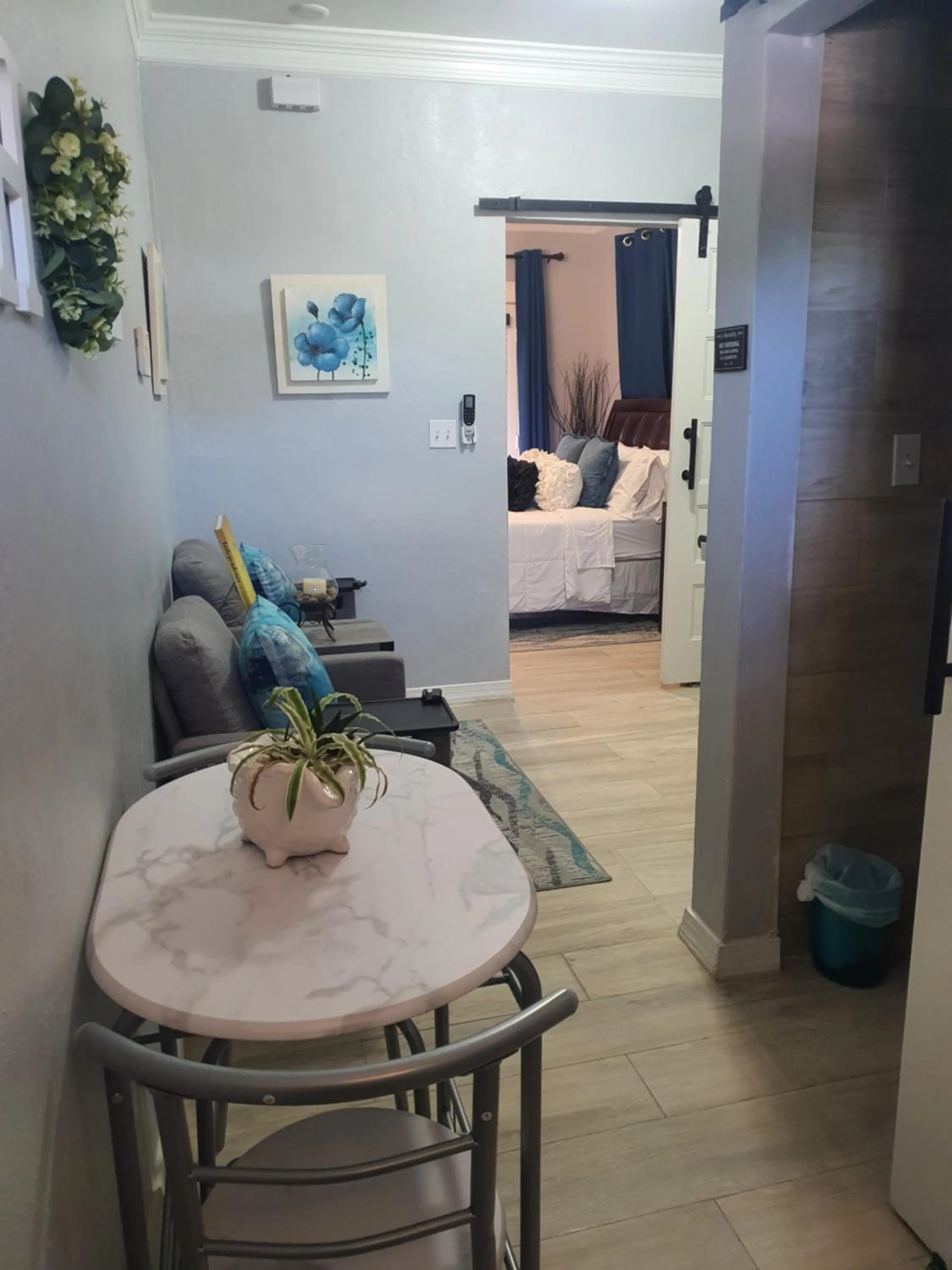 Dining area in Kozy Bahamas Getaway