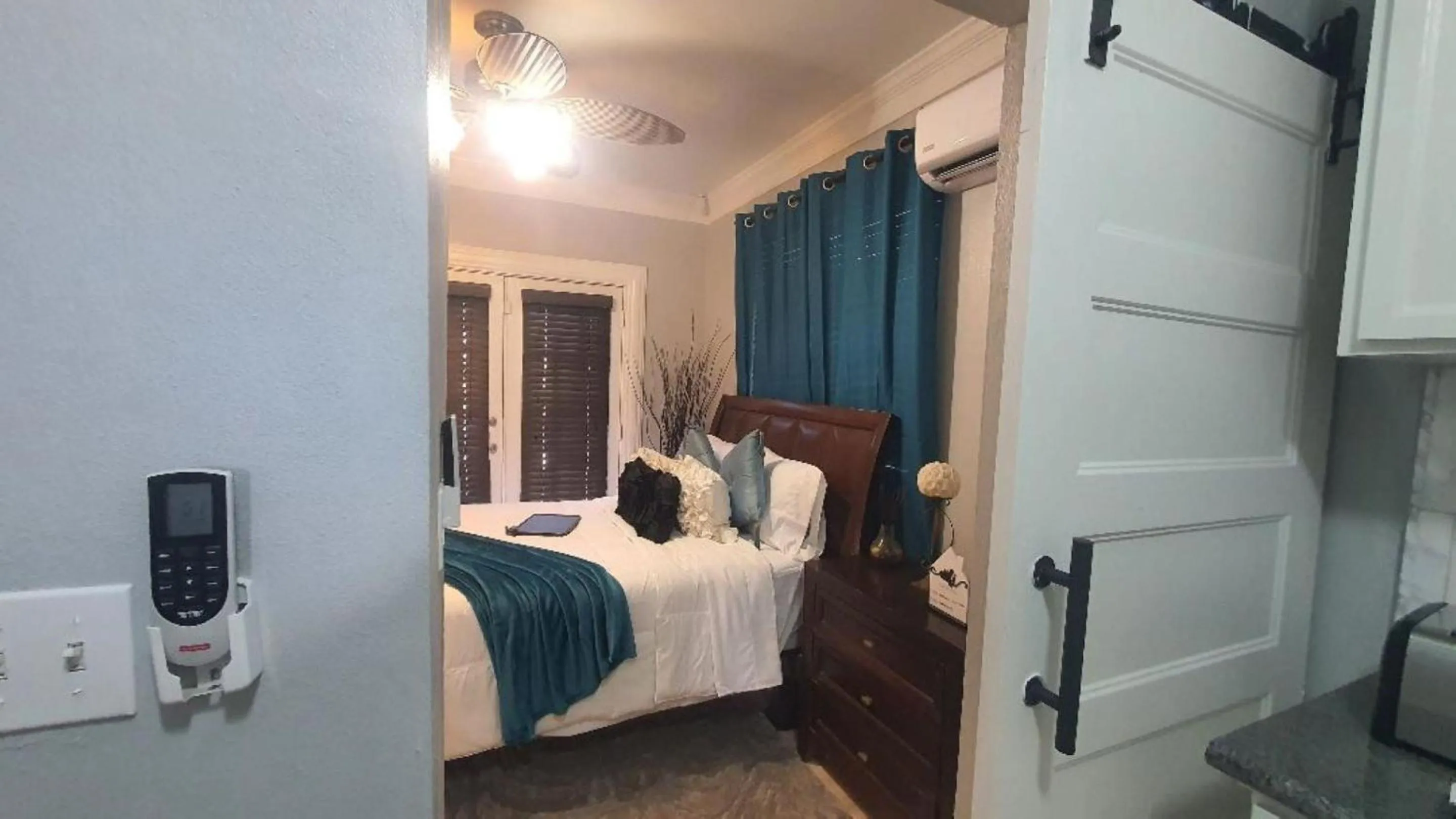 Bedroom, Bed in Kozy Bahamas Getaway