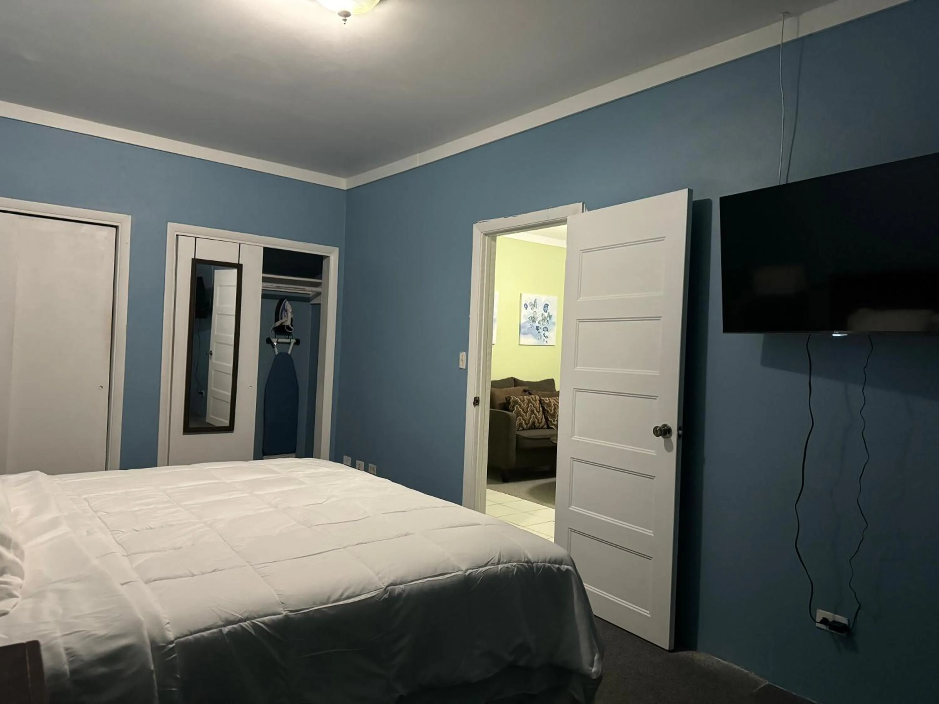 Bedroom, Bed in Kozy Bahamas Getaway