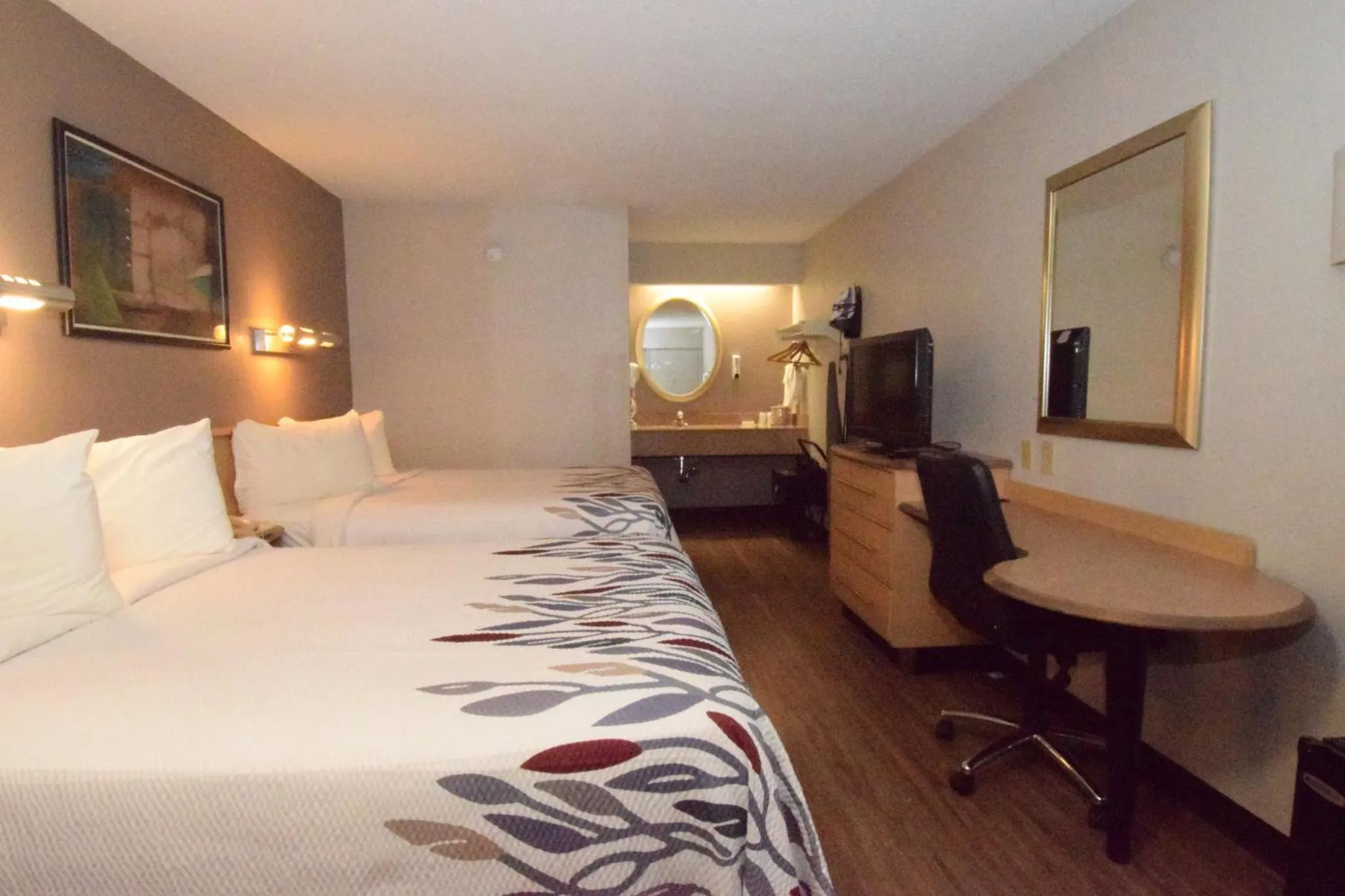 Photo of the whole room, Bed in Red Roof Inn Buffalo - Hamburg/ I-90