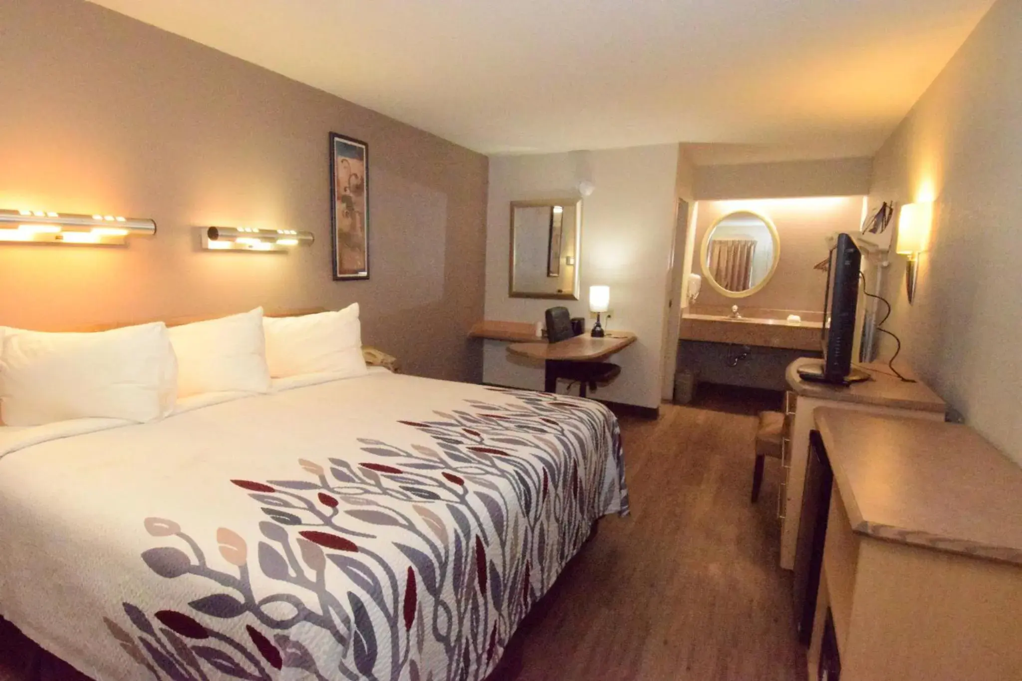 Superior King Room Disability Access Roll-In Shower Smoke Free in Red Roof Inn Buffalo - Hamburg/ I-90 Superior King Room Disability Access Roll-In Shower Smoke Free in Red Roof Inn Buffalo - Hamburg/ I-90