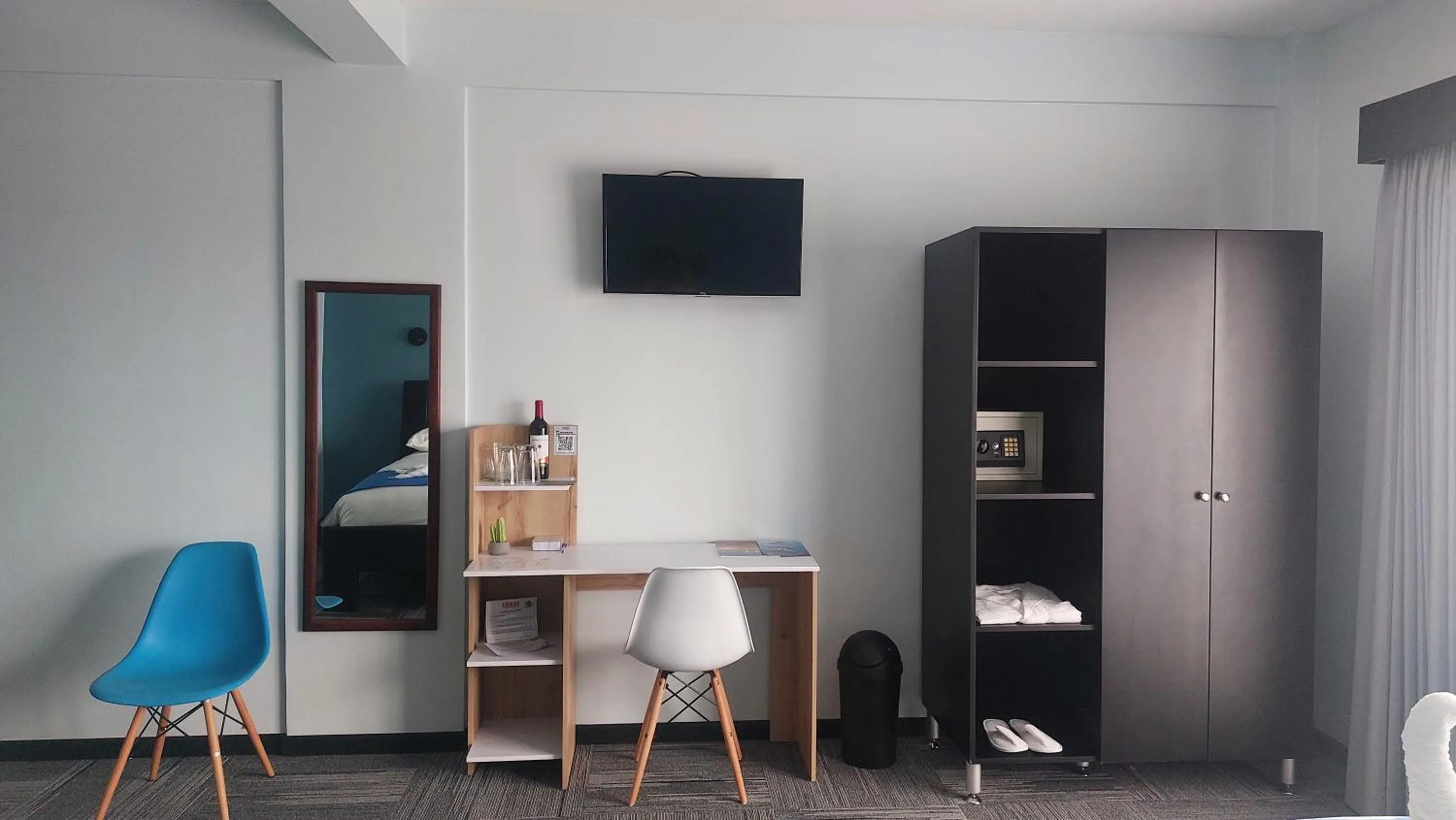 hair dresser in Hotel Luckys