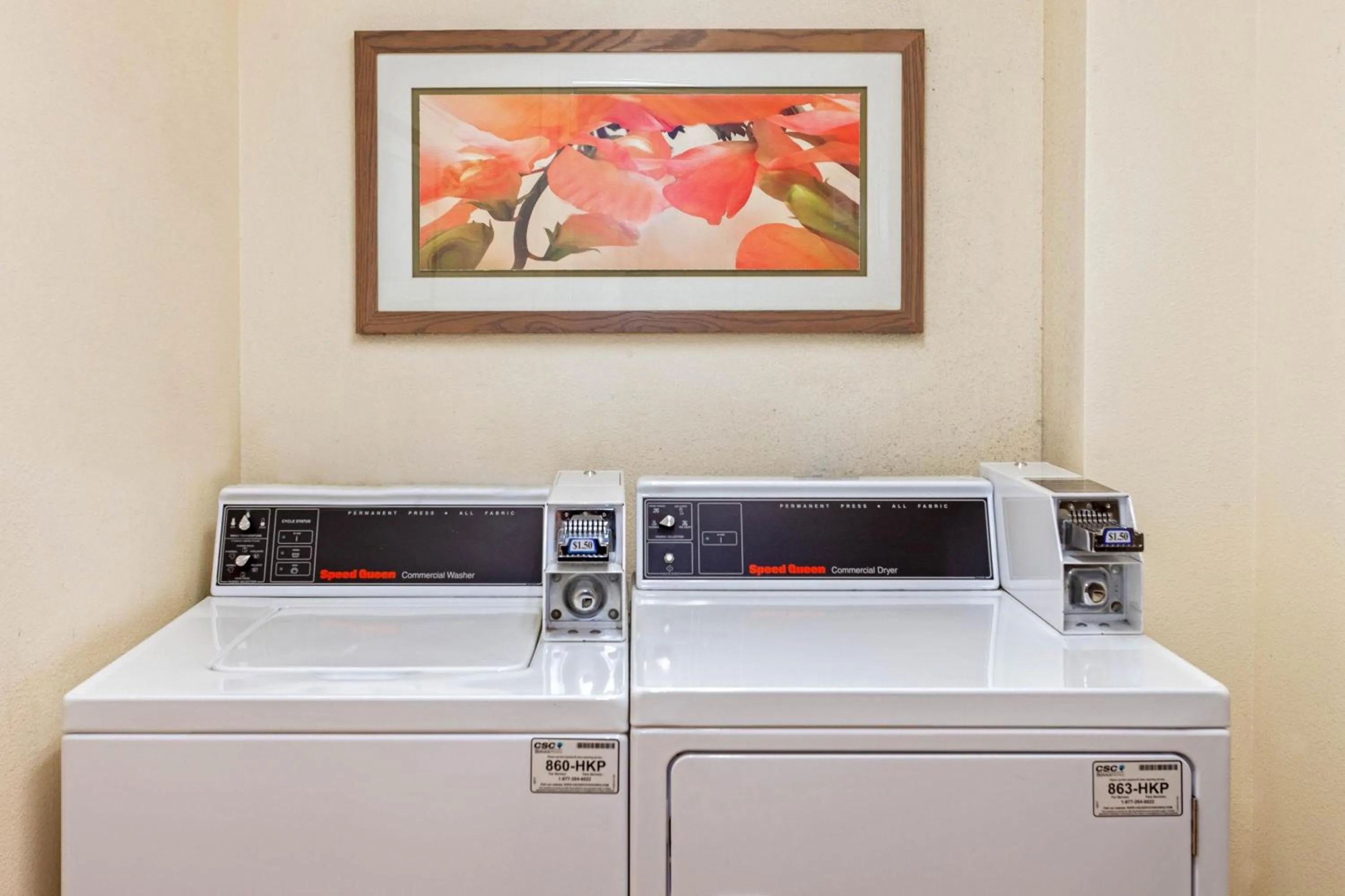 laundry in La Quinta Inn by Wyndham Milwaukee Airport / Oak Creek