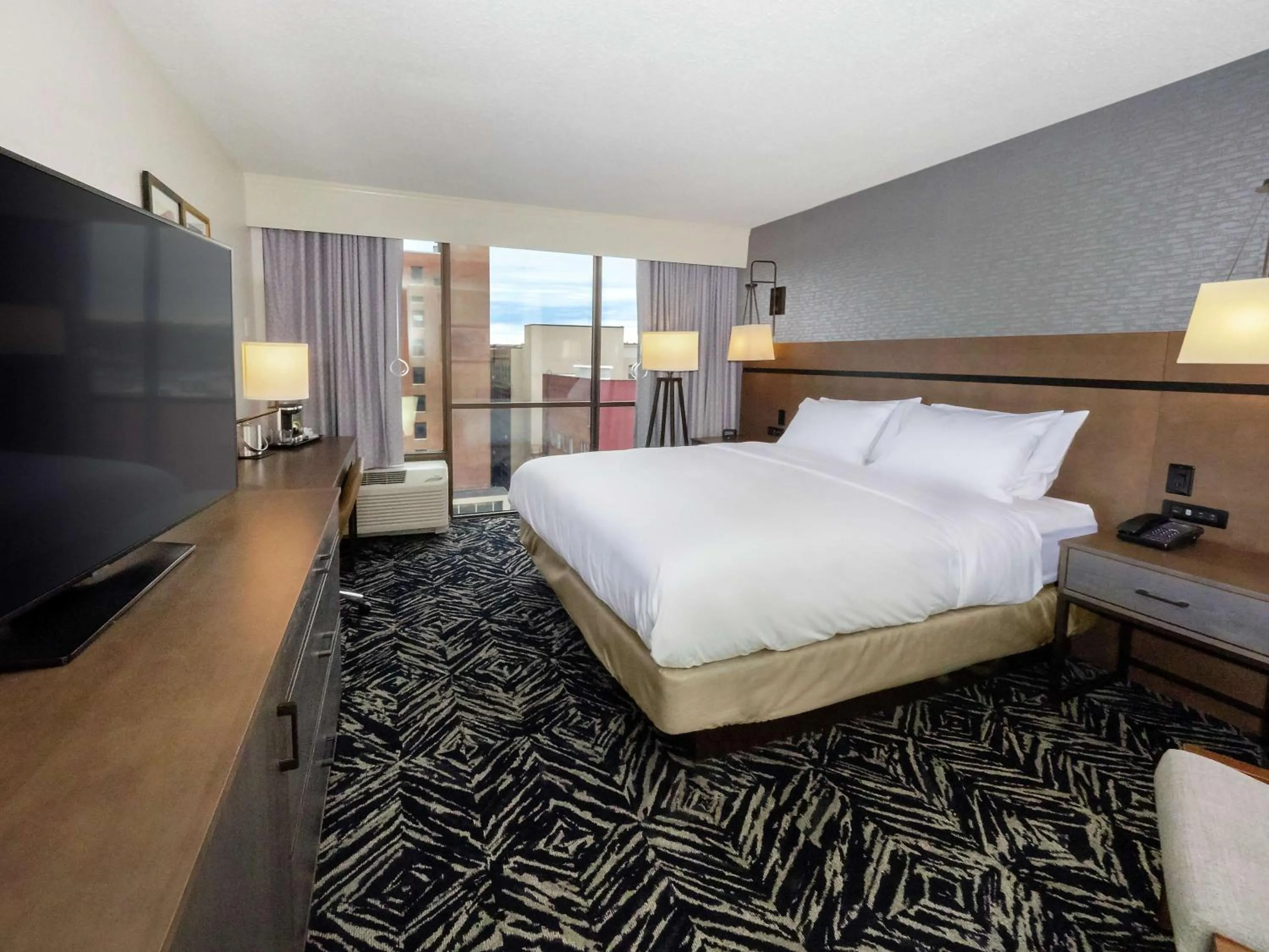 Bedroom, Bed in Doubletree By Hilton Jamestown, Ny