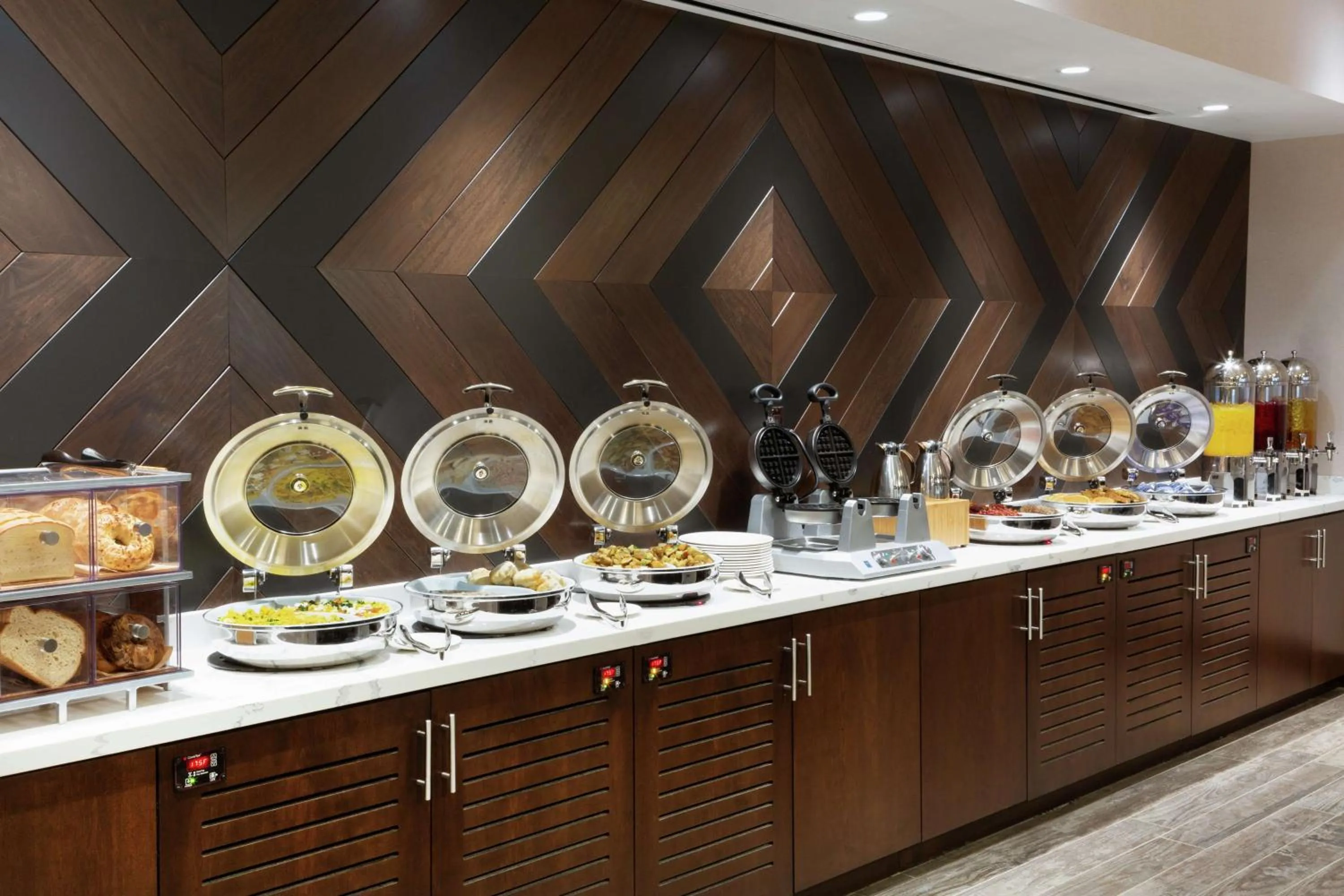 Dining area in Doubletree By Hilton Jamestown, Ny