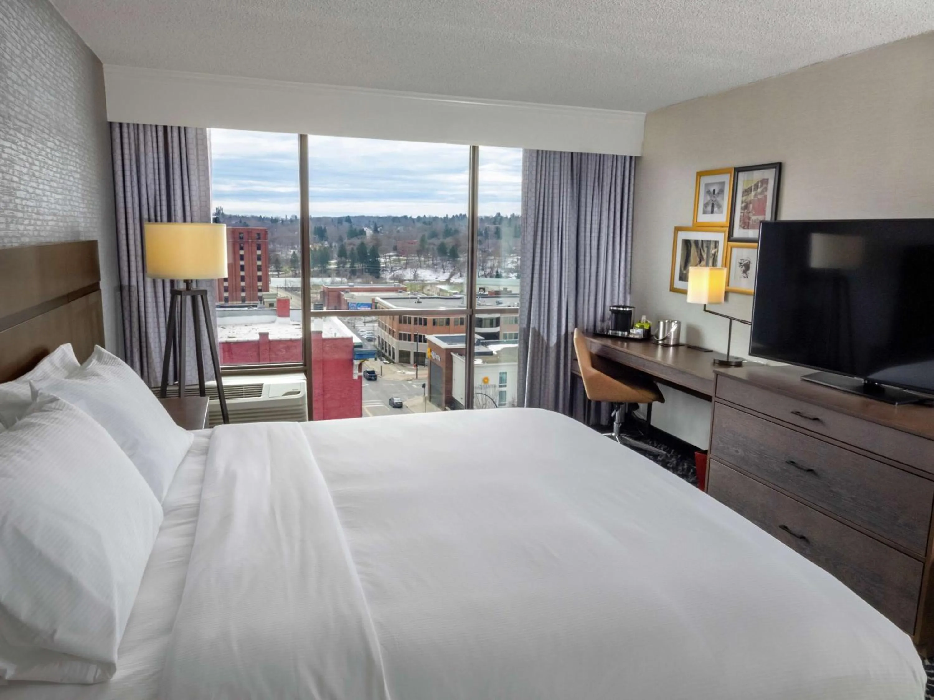 Bedroom, Bed in Doubletree By Hilton Jamestown, Ny