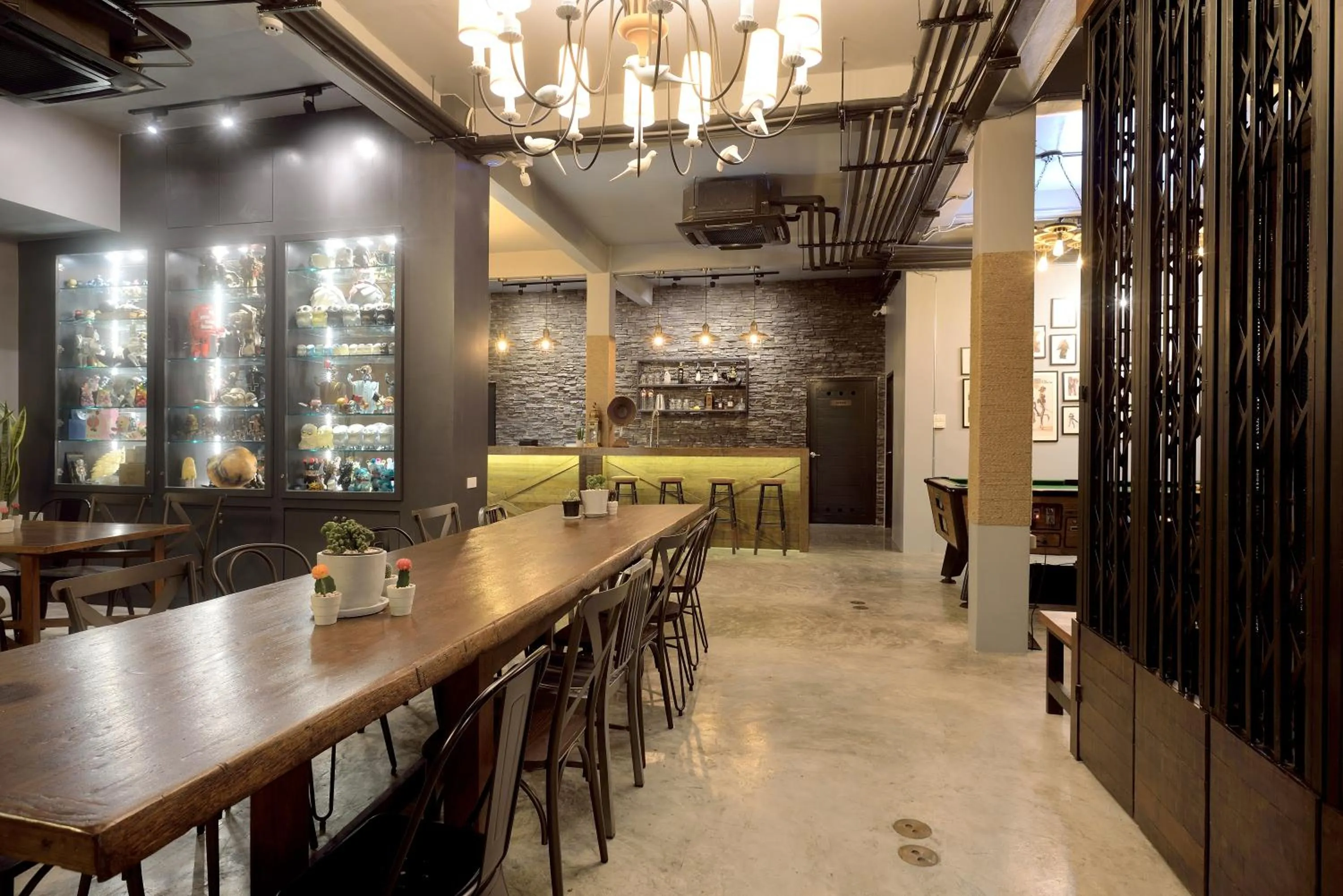 Restaurant/places to eat in Castle Black Bangkok