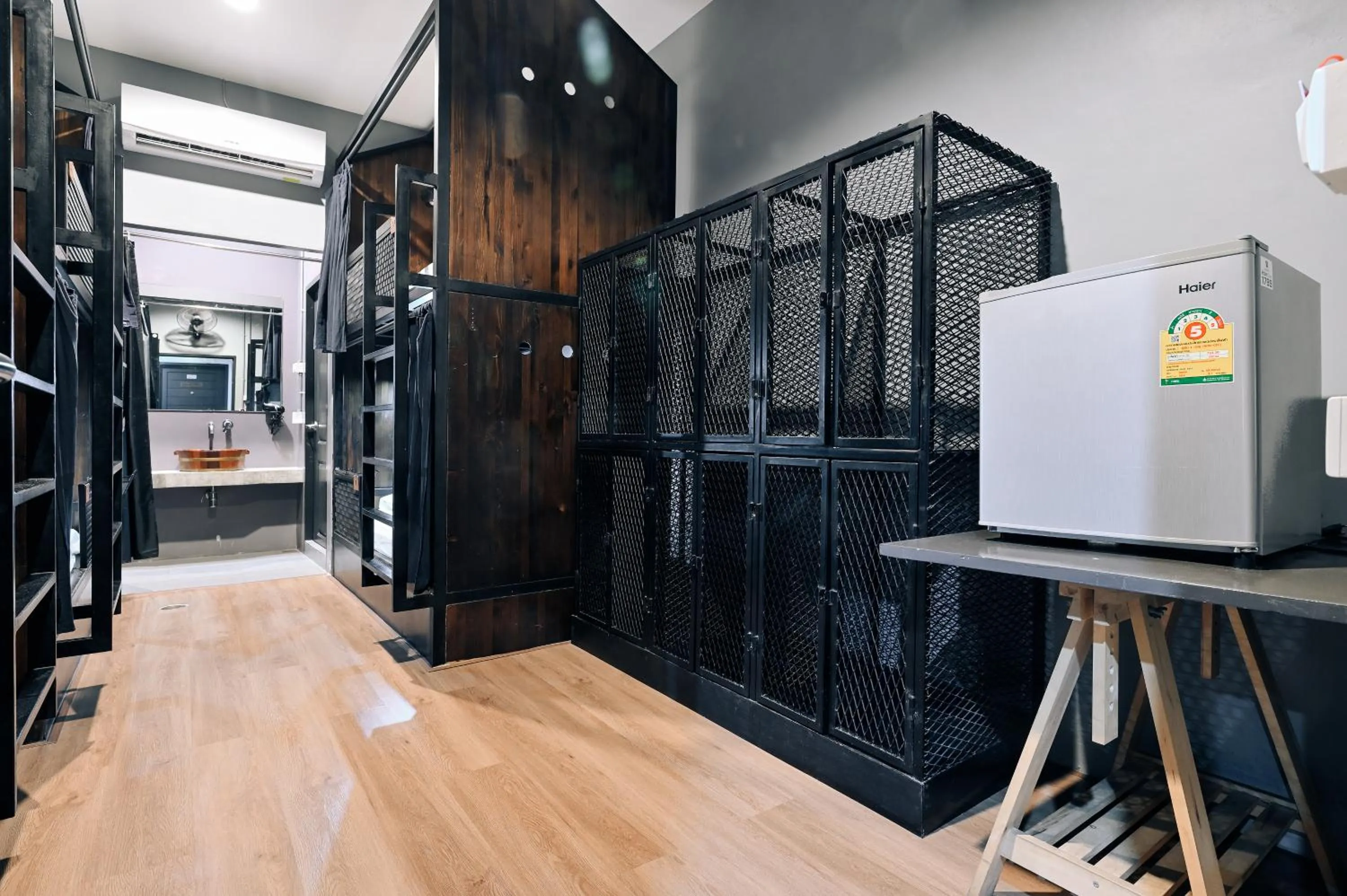 bunk bed in Castle Black Bangkok