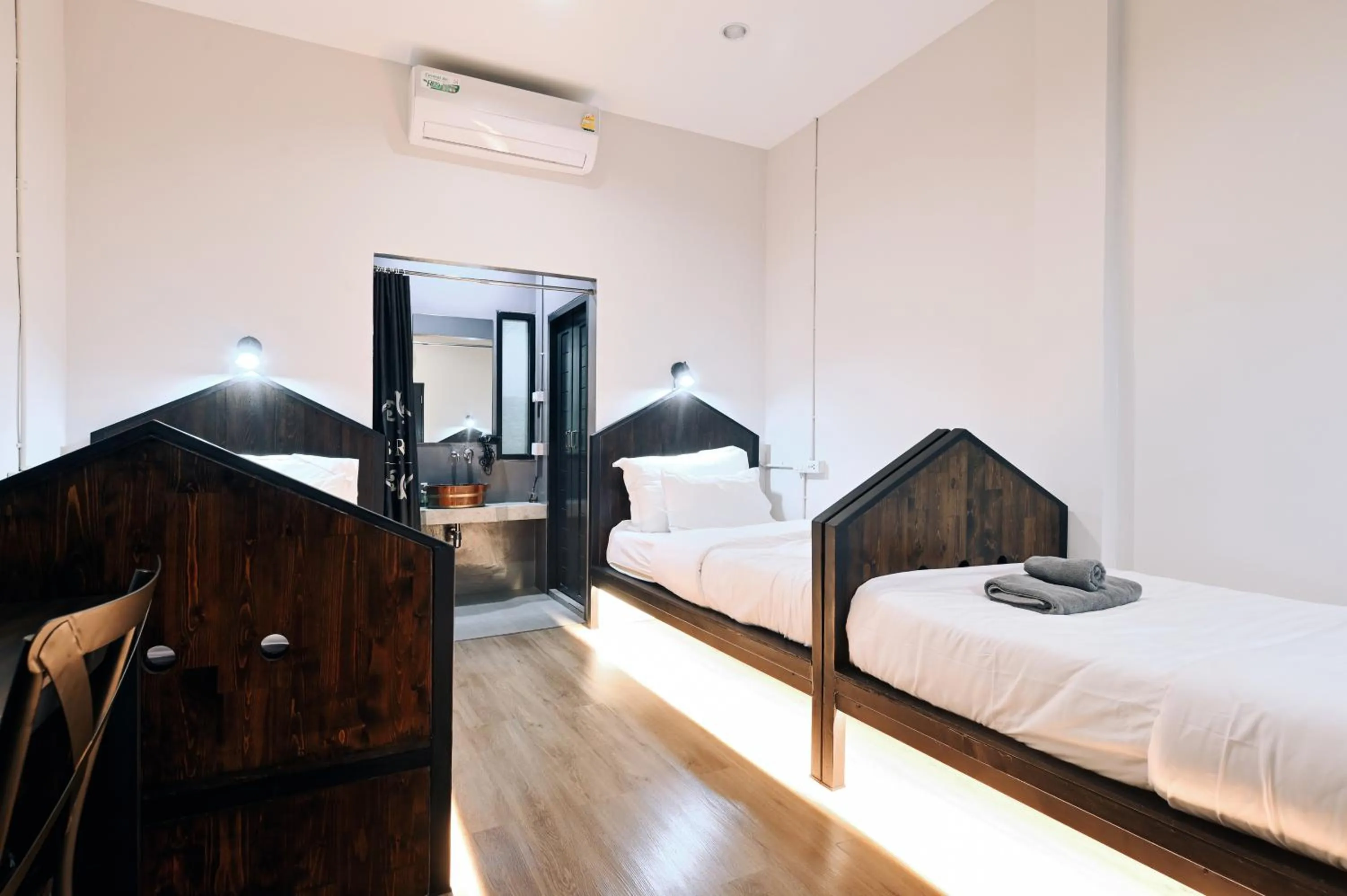 Photo of the whole room, Bed in Castle Black Bangkok