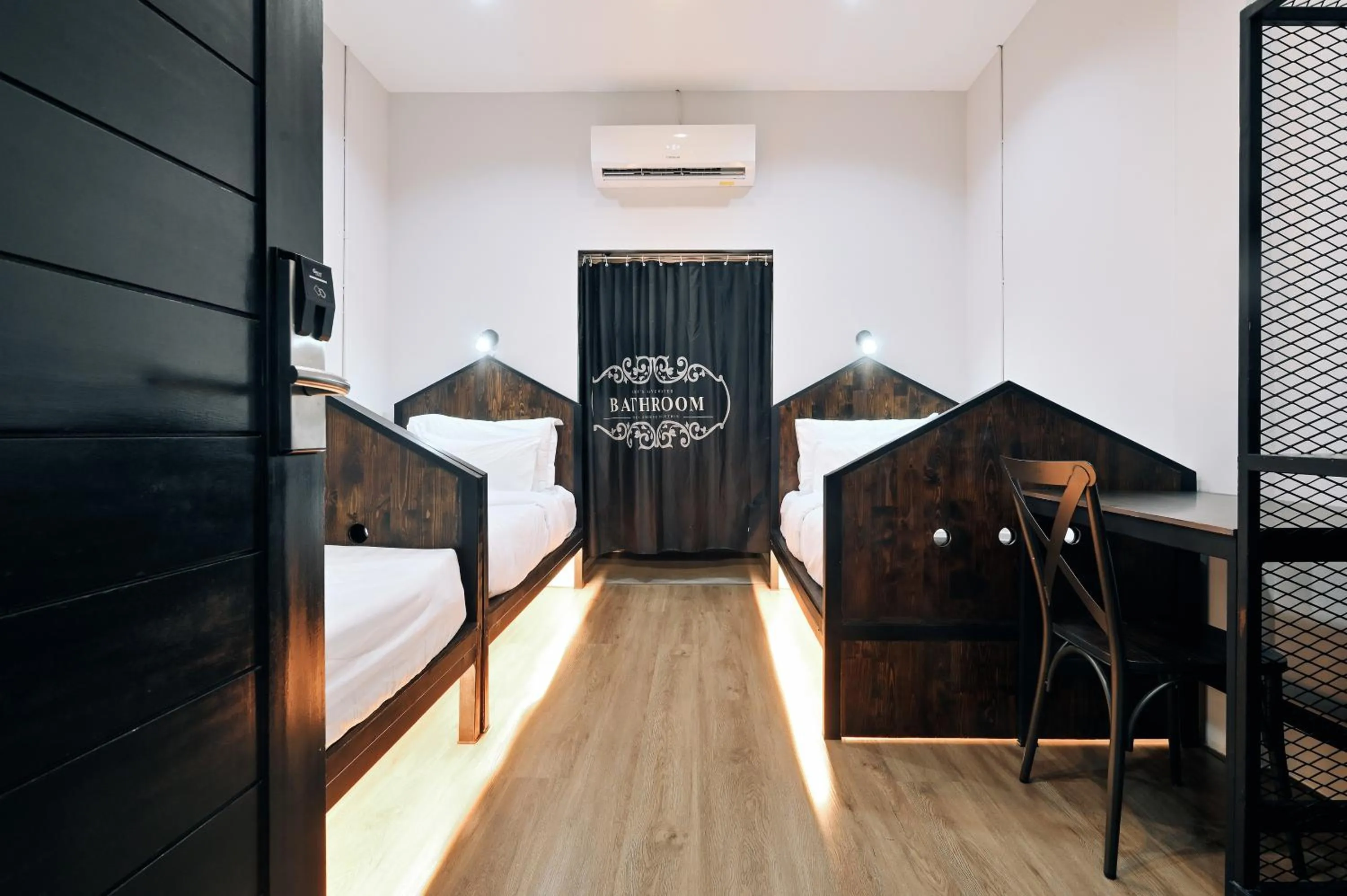 Photo of the whole room, Bed in Castle Black Bangkok