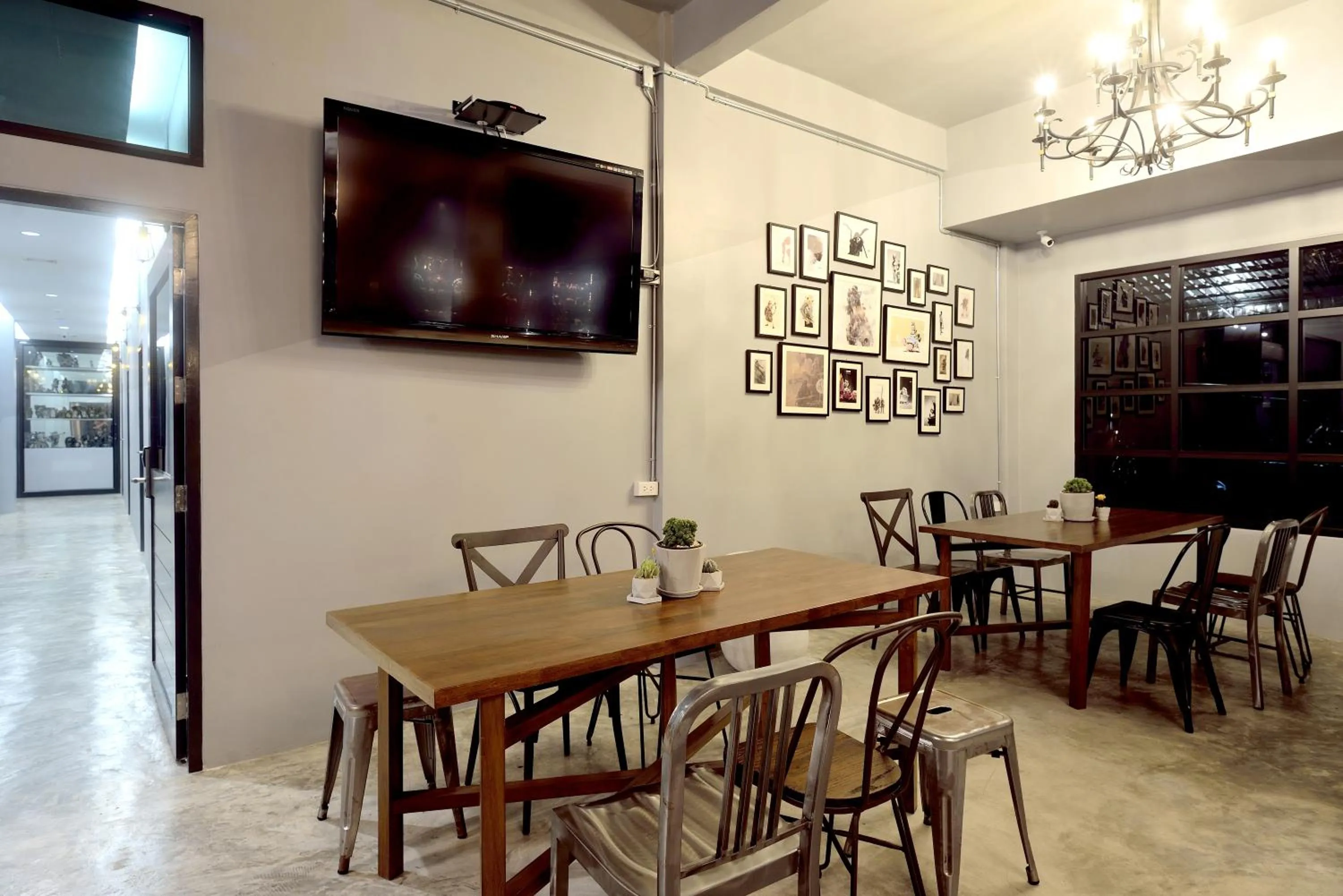 Coffee/tea facilities in Castle Black Bangkok