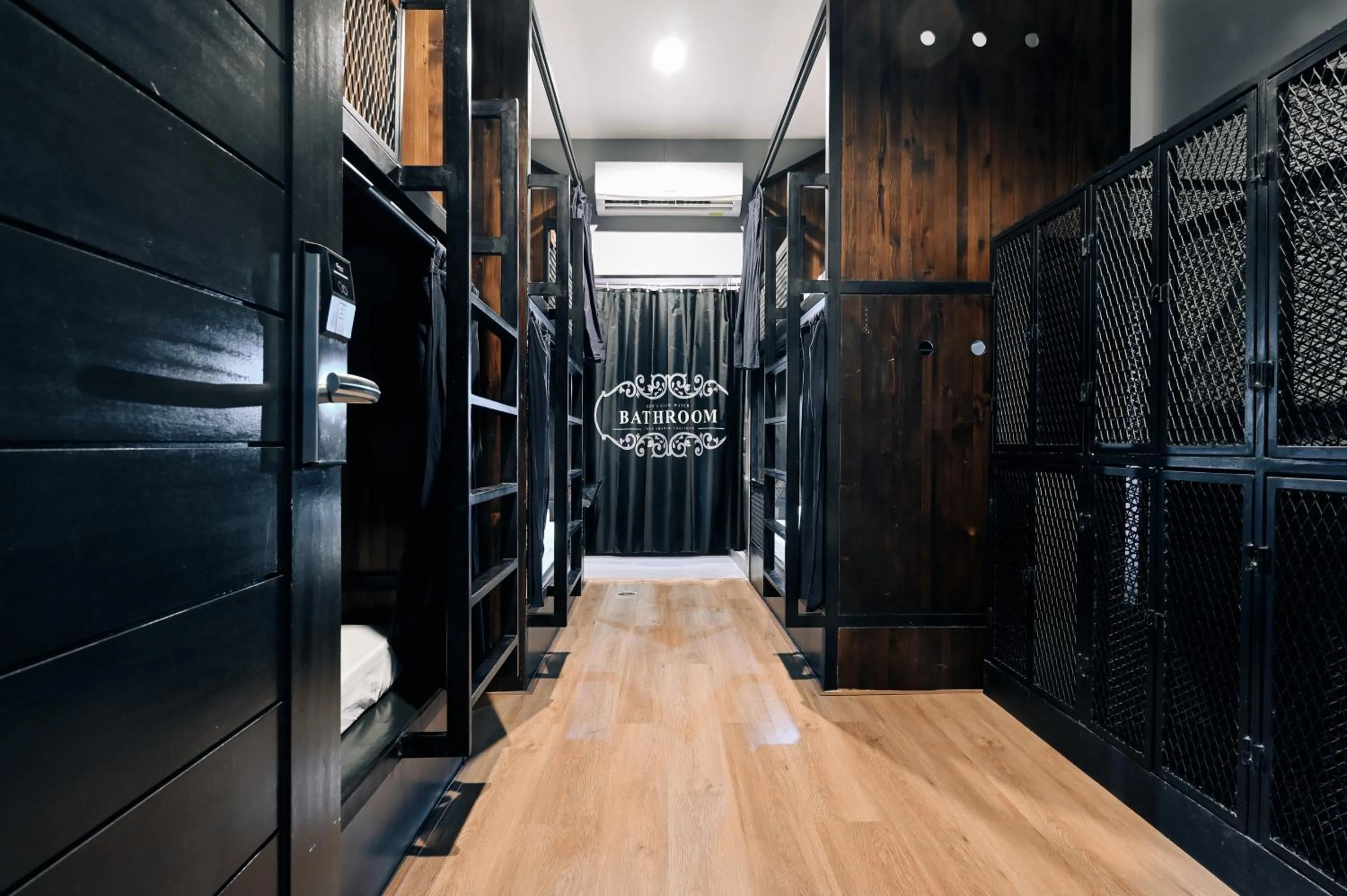 bunk bed in Castle Black Bangkok