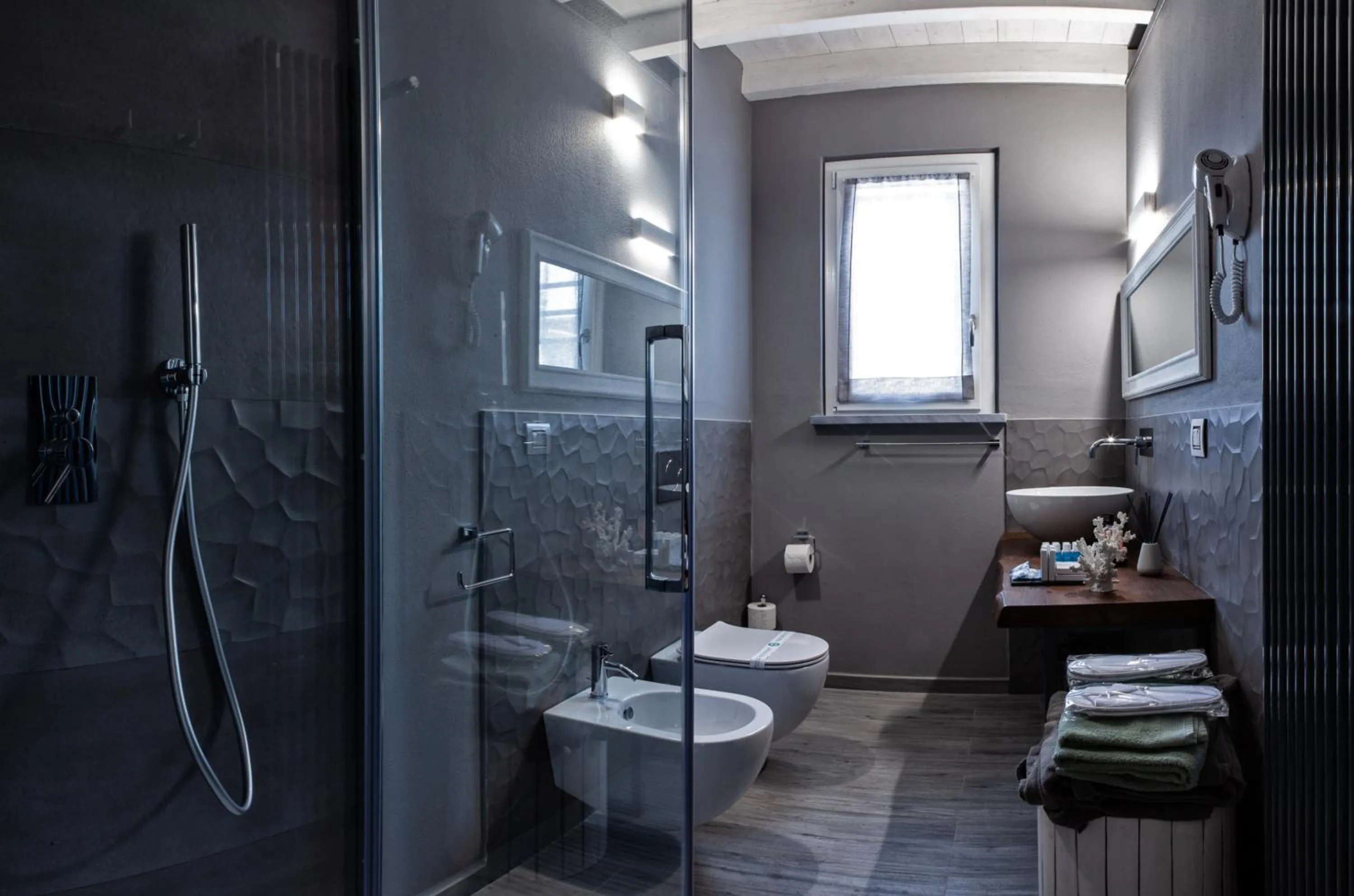 Shower in 150 LatoMare