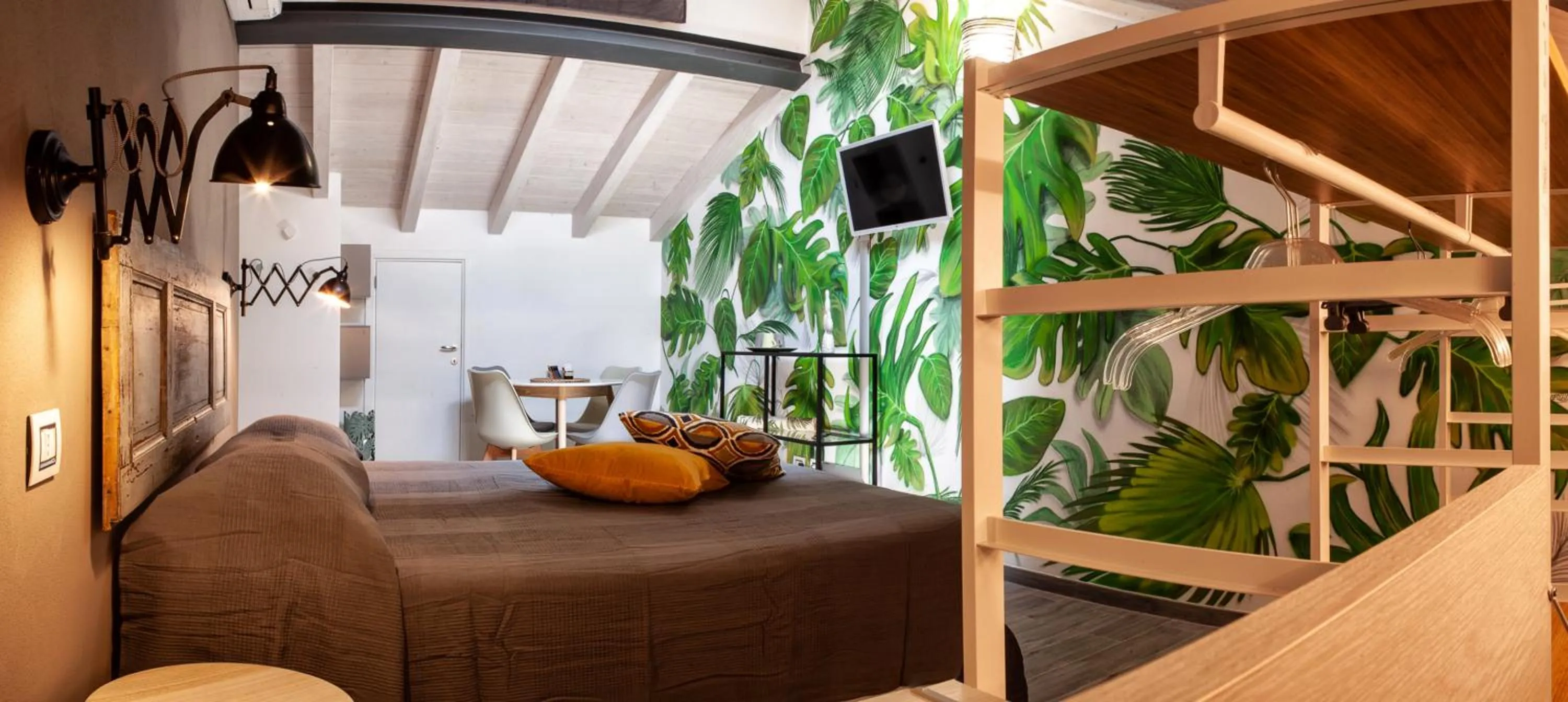 Photo of the whole room in 150 LatoMare