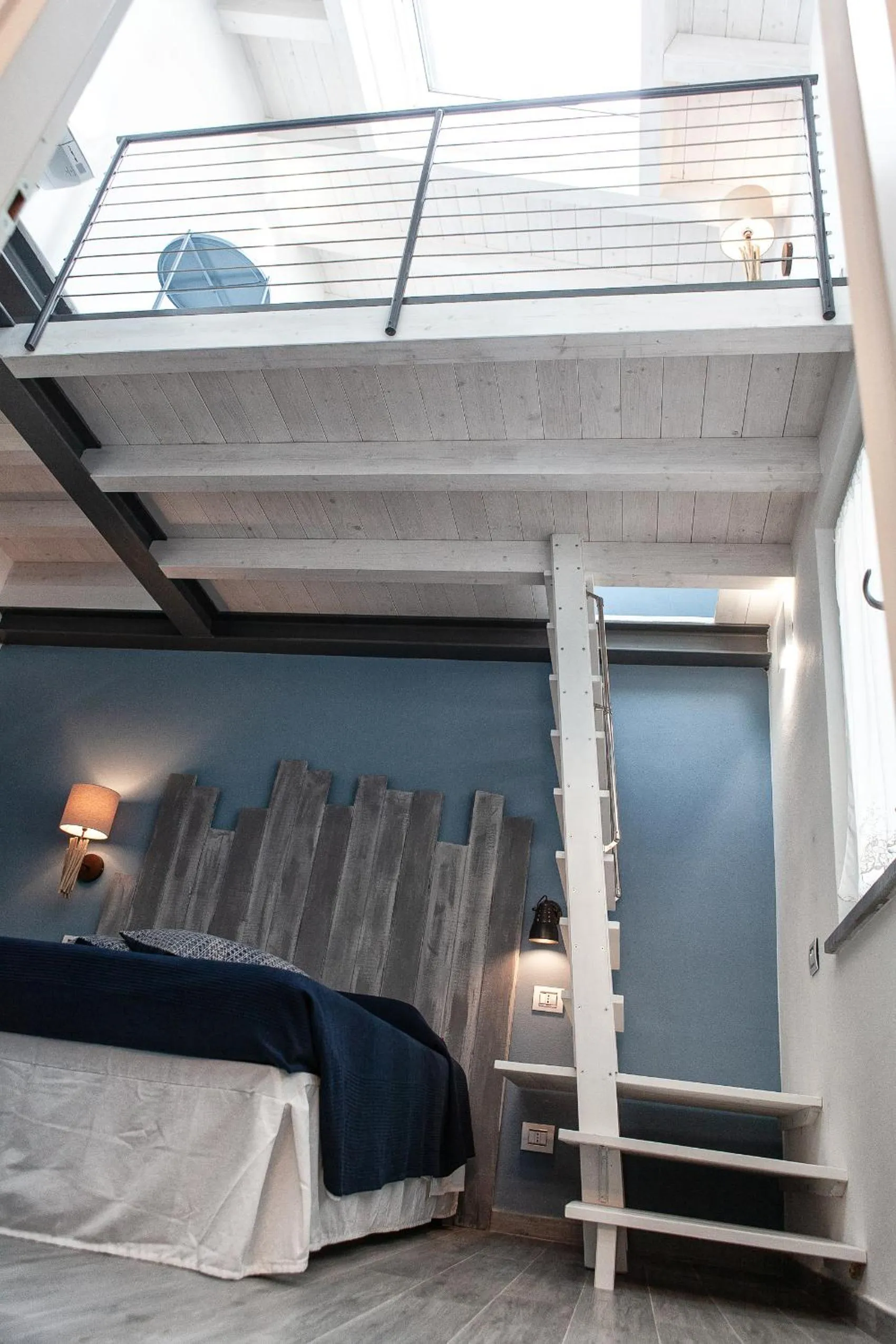 Photo of the whole room, Bed in 150 LatoMare