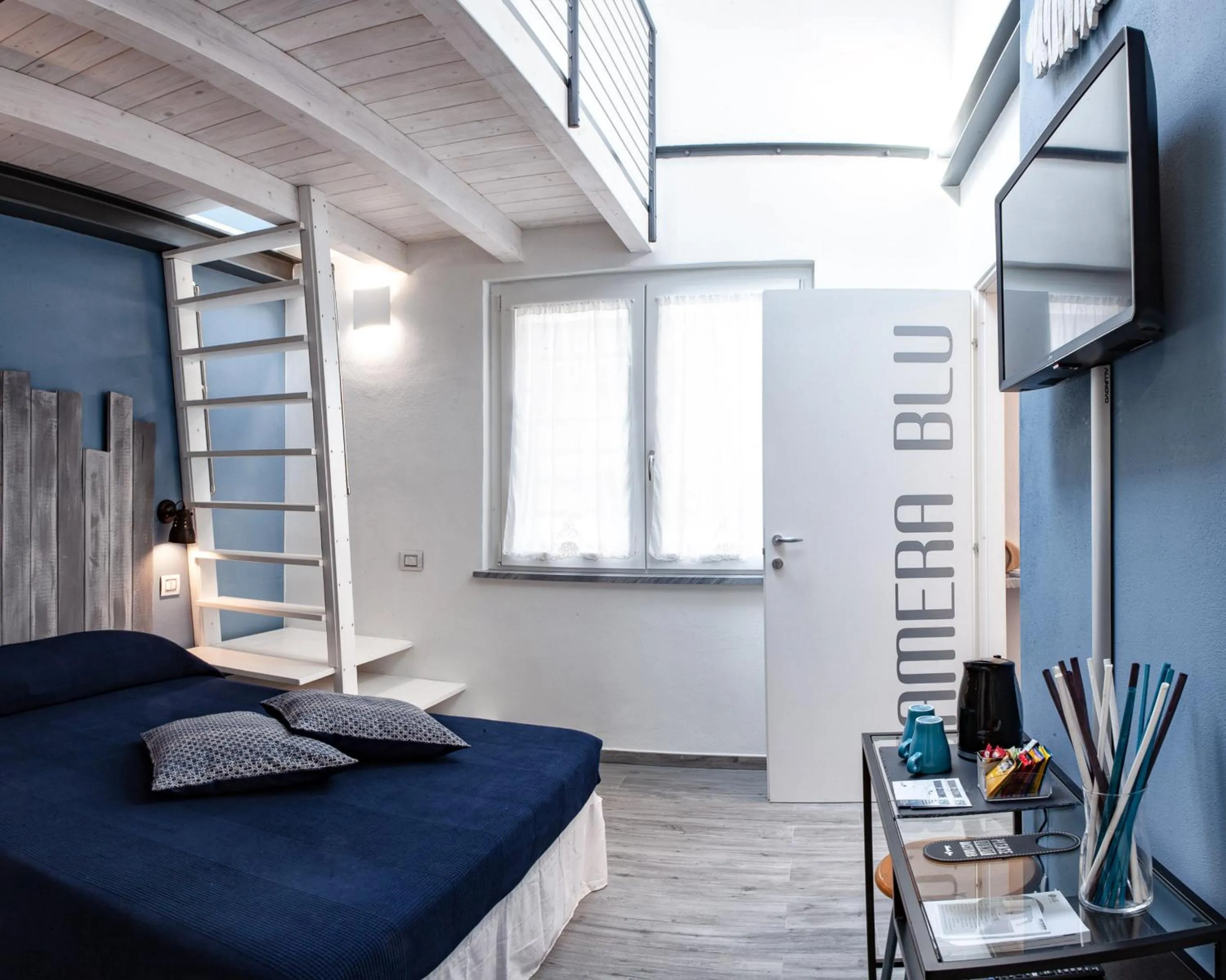 Photo of the whole room, Bed in 150 LatoMare