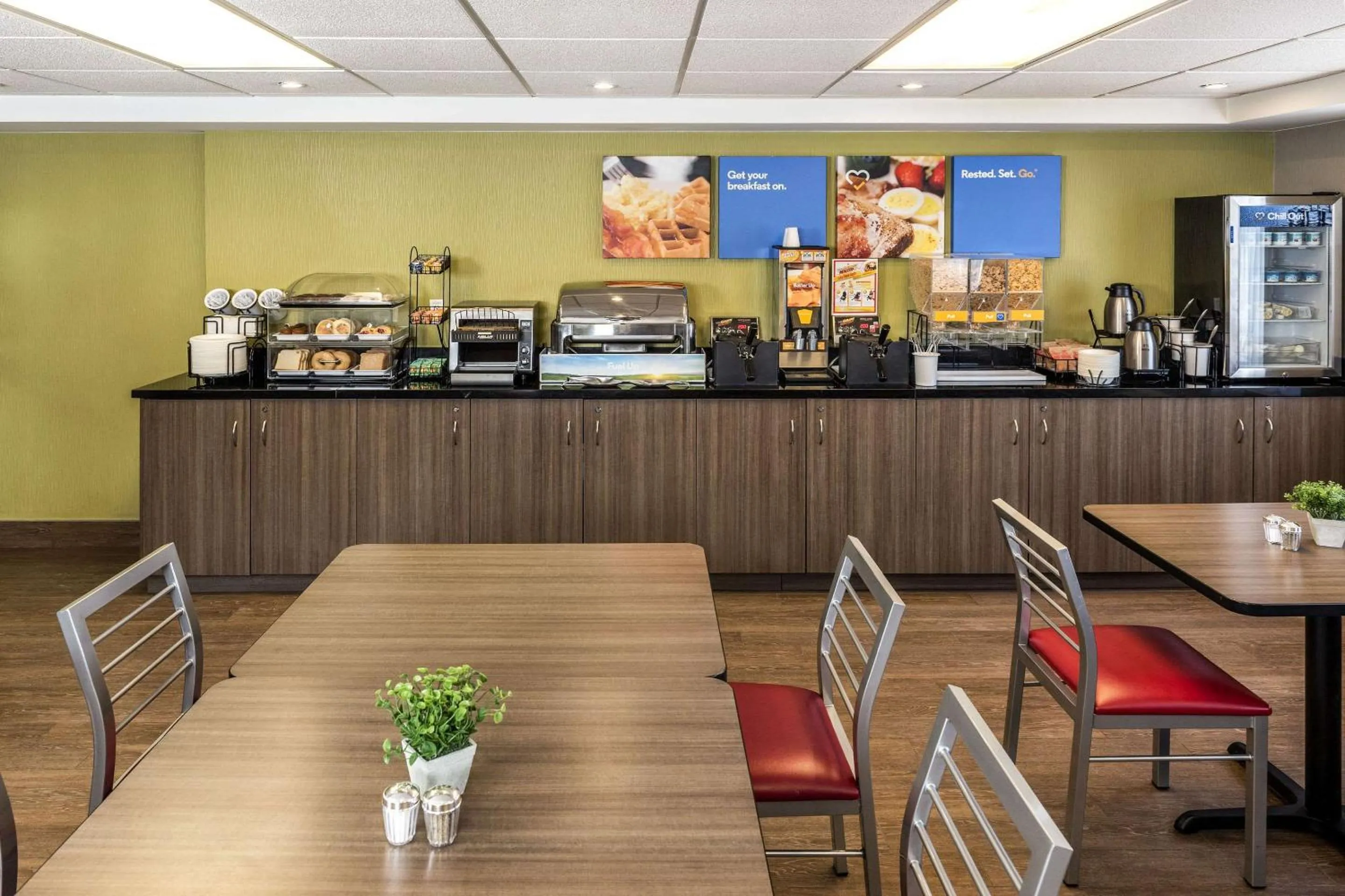 Restaurant/places to eat in Comfort Inn