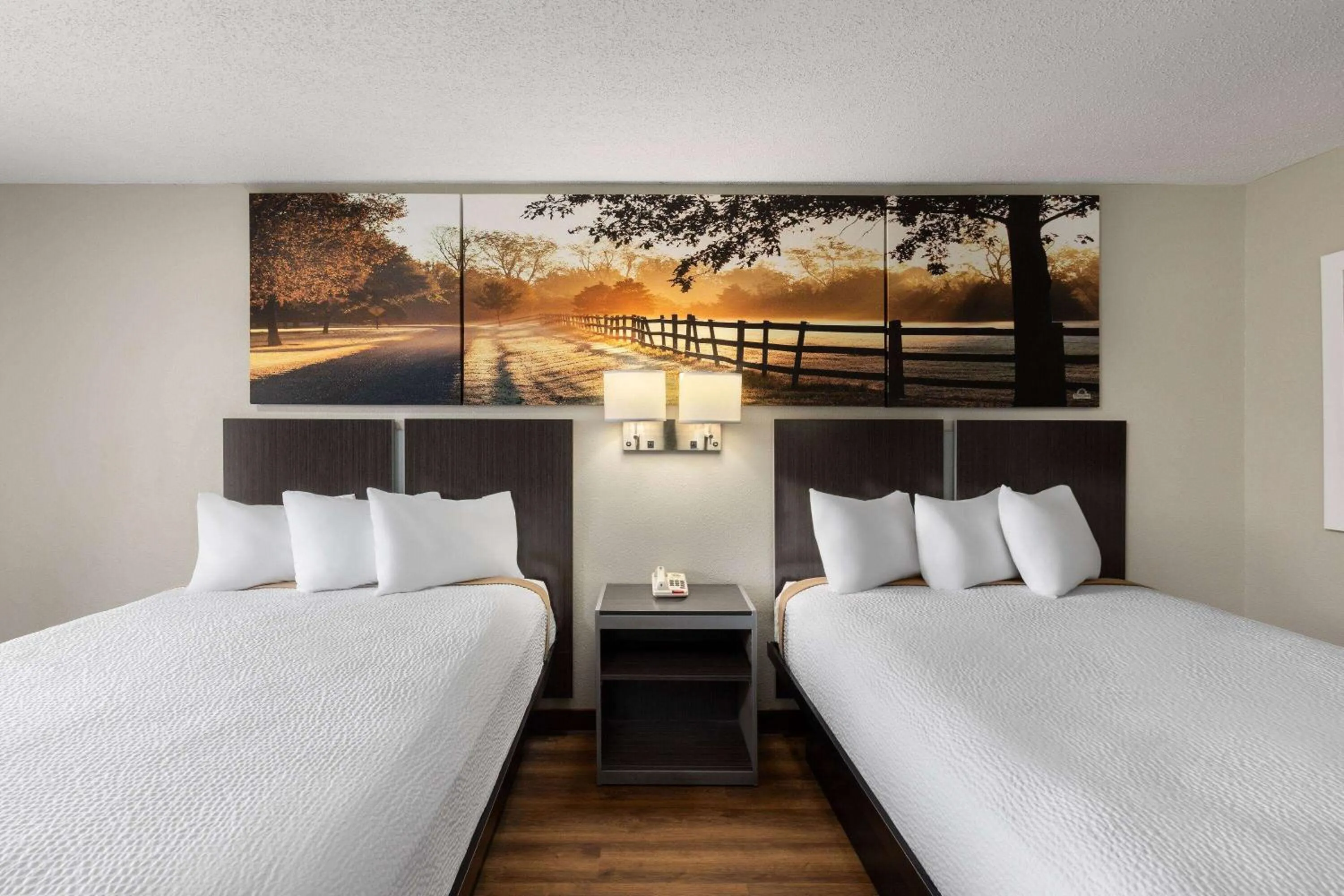 Photo of the whole room, Bed in Days Inn by Wyndham Childersburg