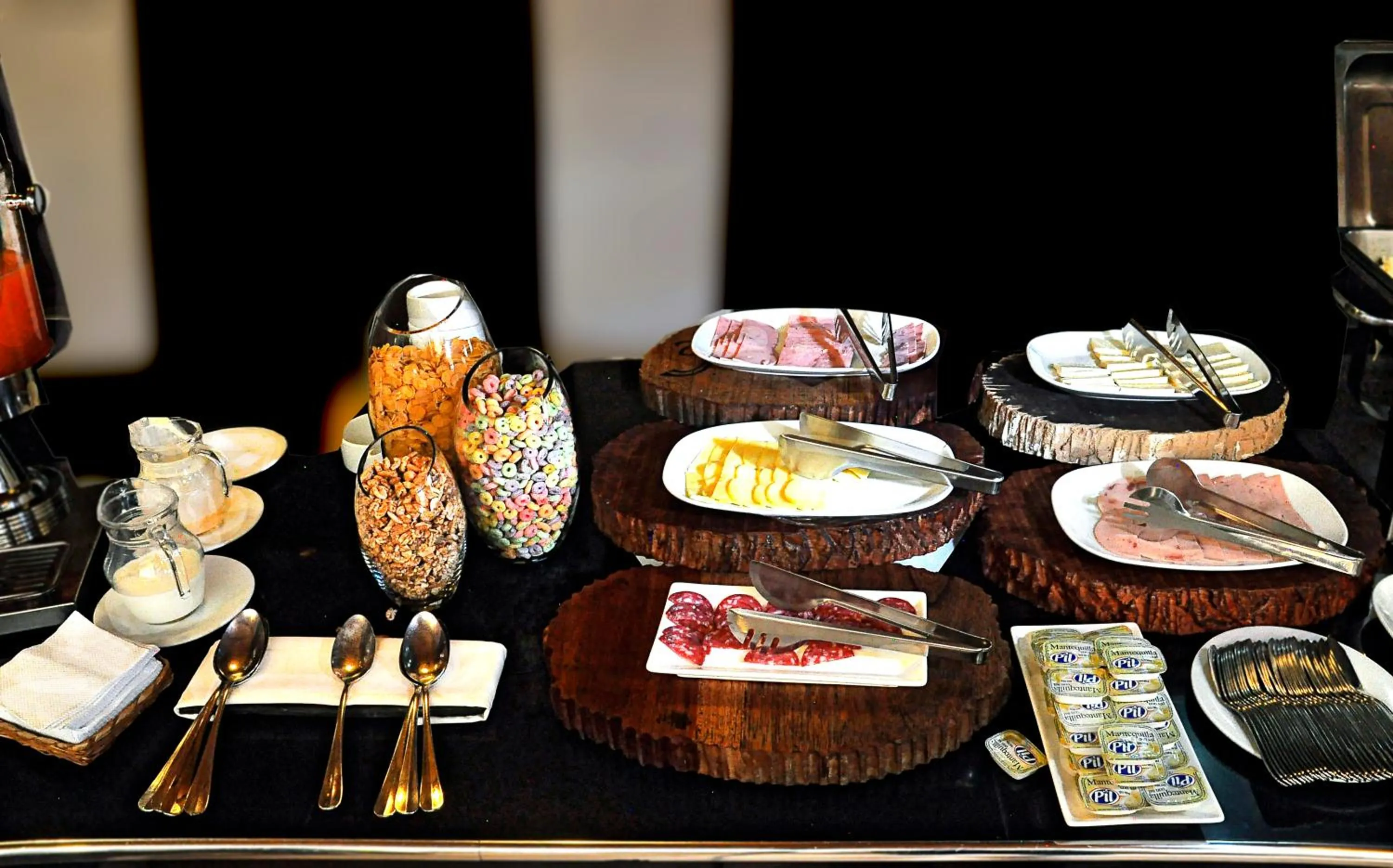 Buffet breakfast in Hotel Palacio de Sal