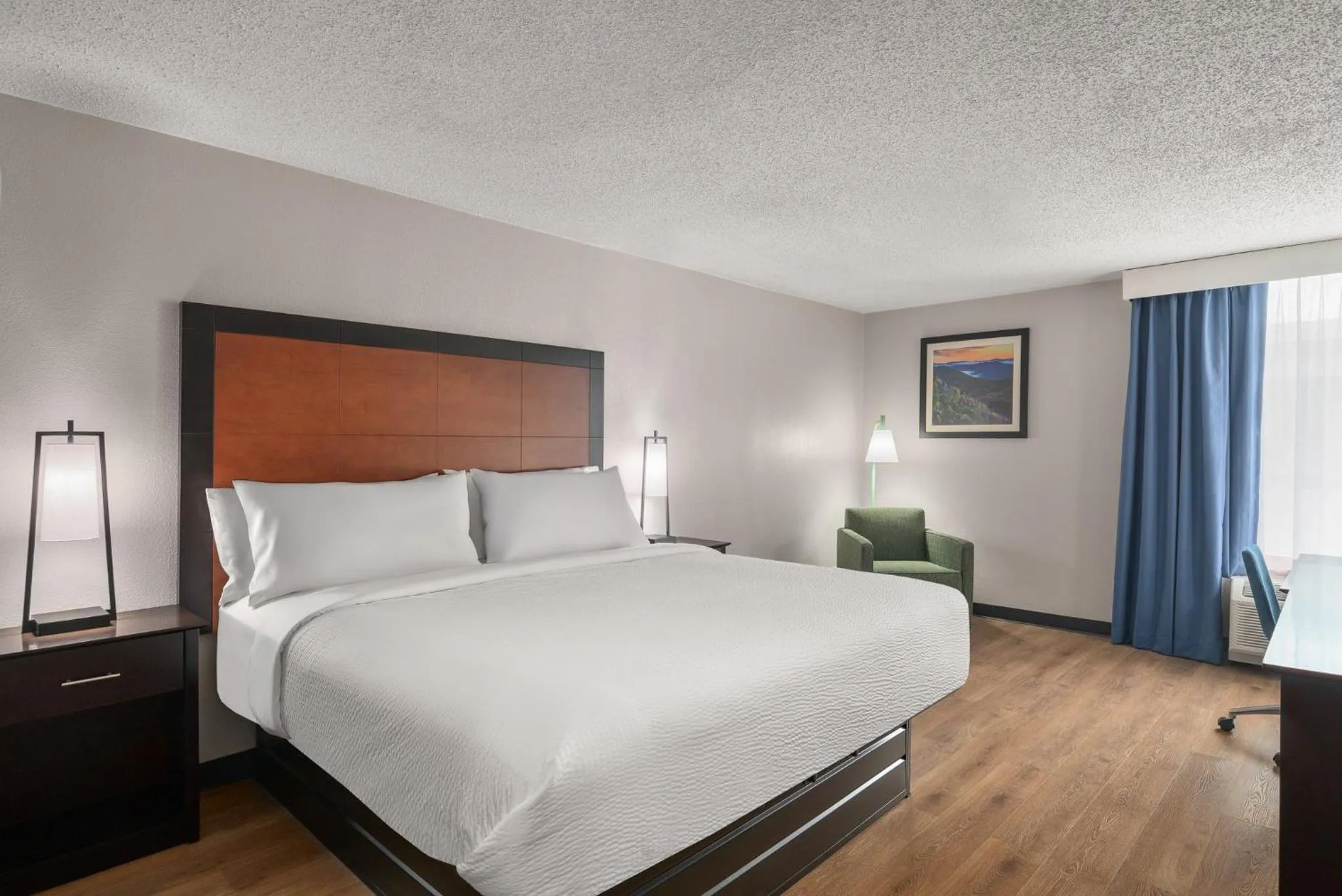 Photo of the whole room, Bed in Garner Hotel Wytheville East by IHG