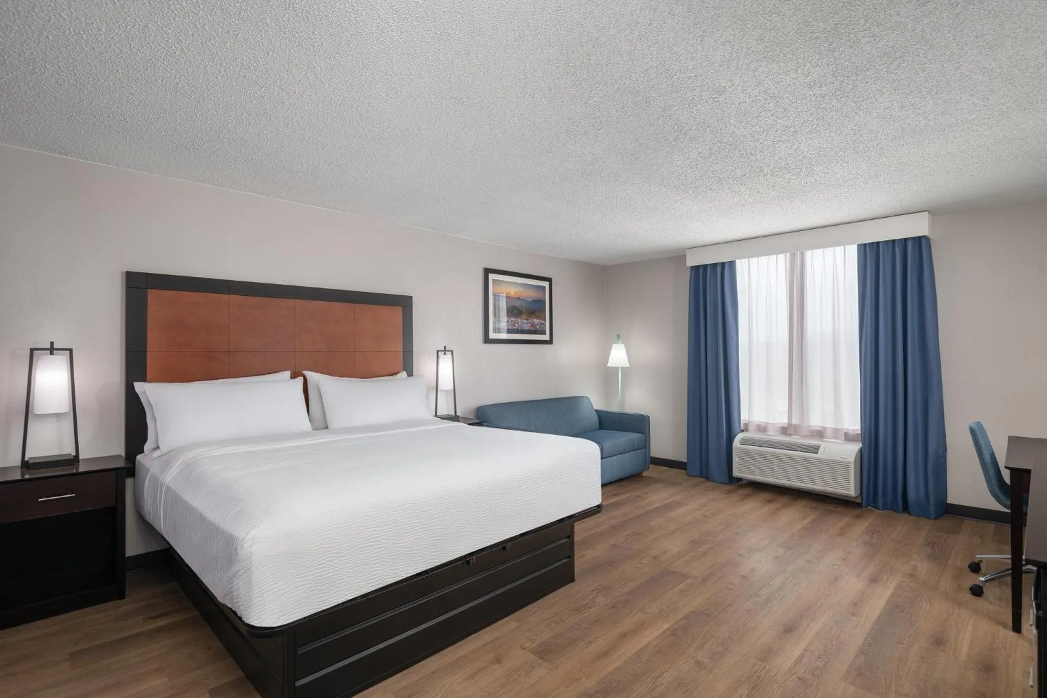 Photo of the whole room, Bed in Garner Hotel Wytheville East by IHG