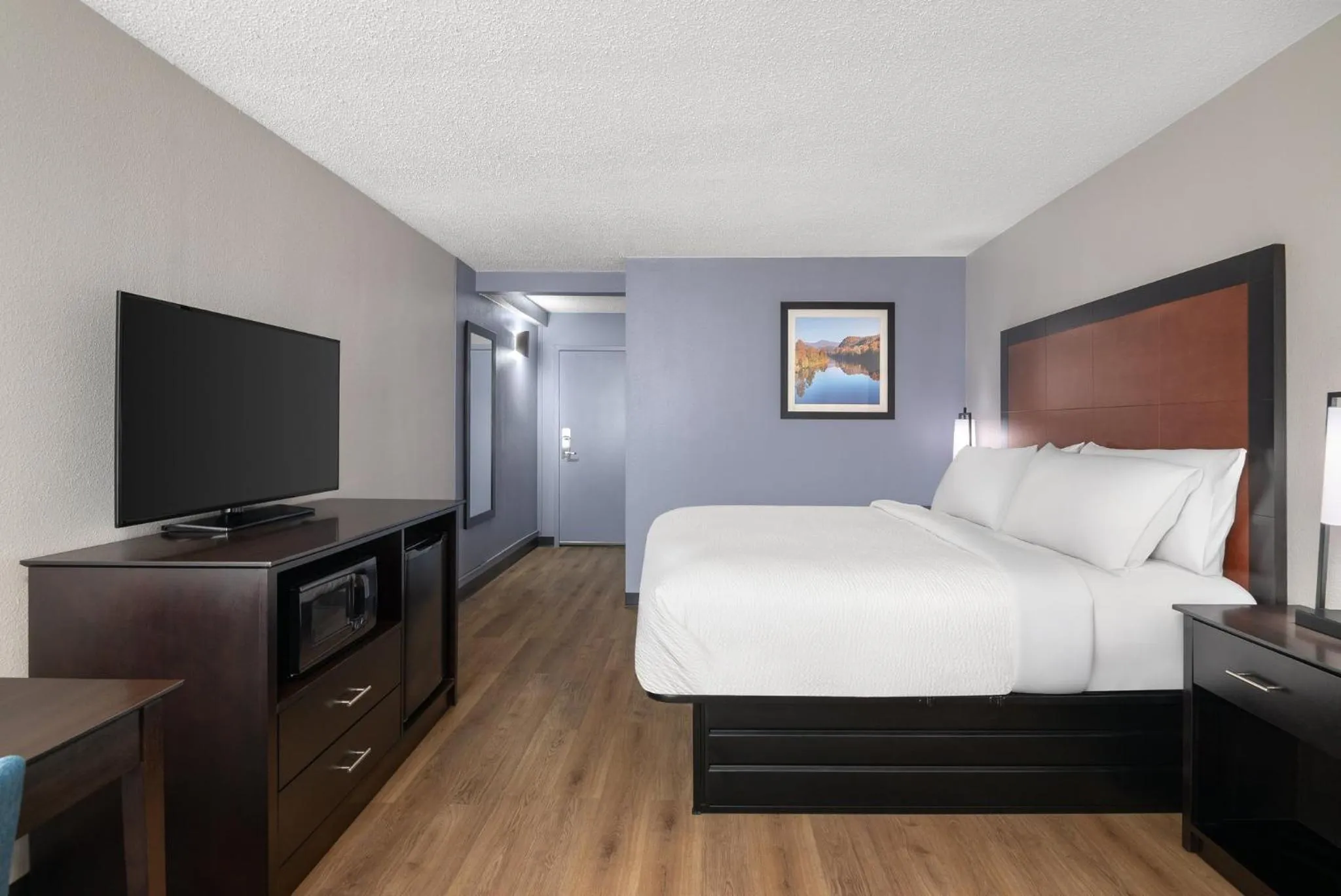 Photo of the whole room, Bed in Garner Hotel Wytheville East by IHG