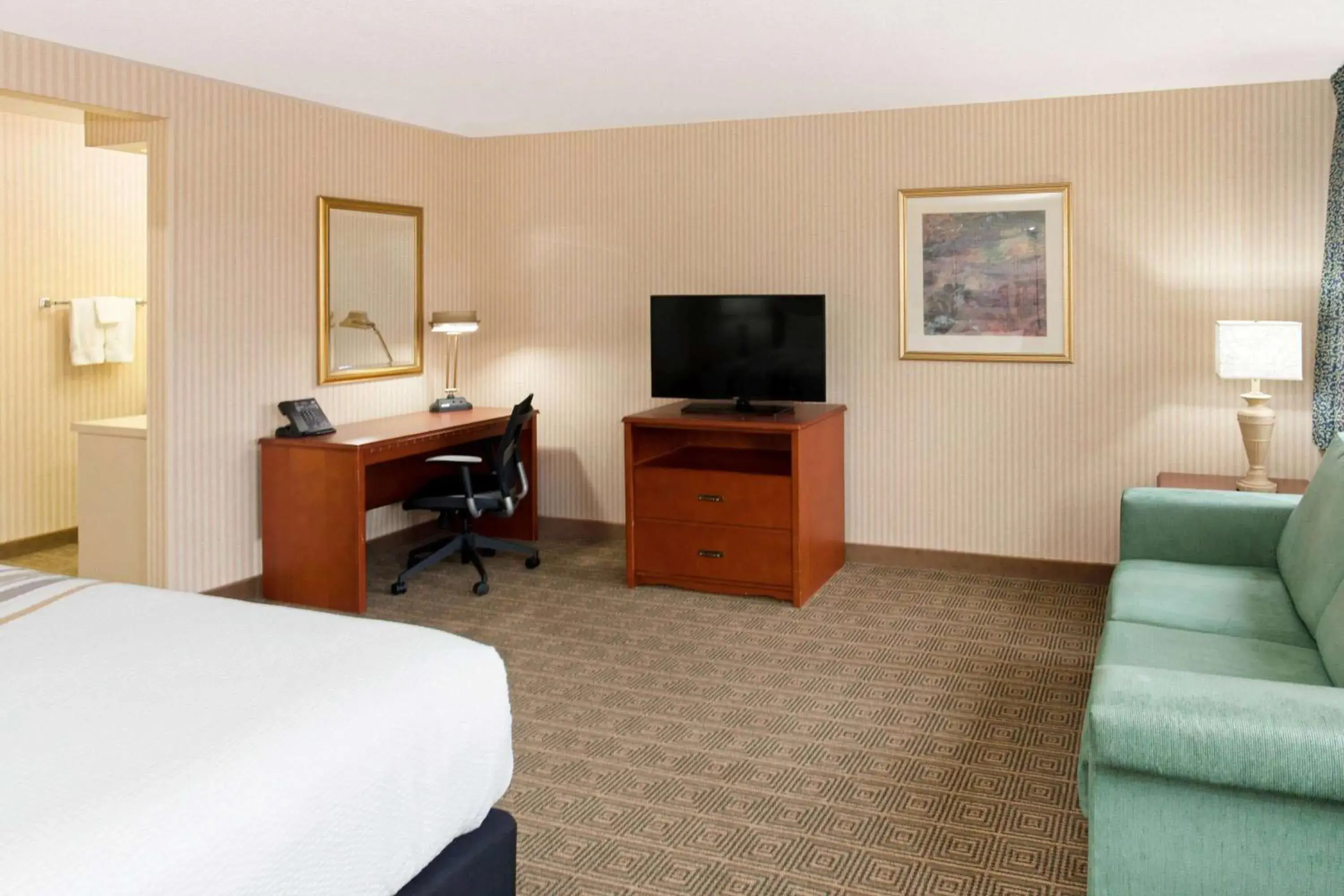 One-Bedroom King Suite - Non-Smoking in La Quinta by Wyndham Stevens Point One-Bedroom King Suite - Non-Smoking in La Quinta by Wyndham Stevens Point