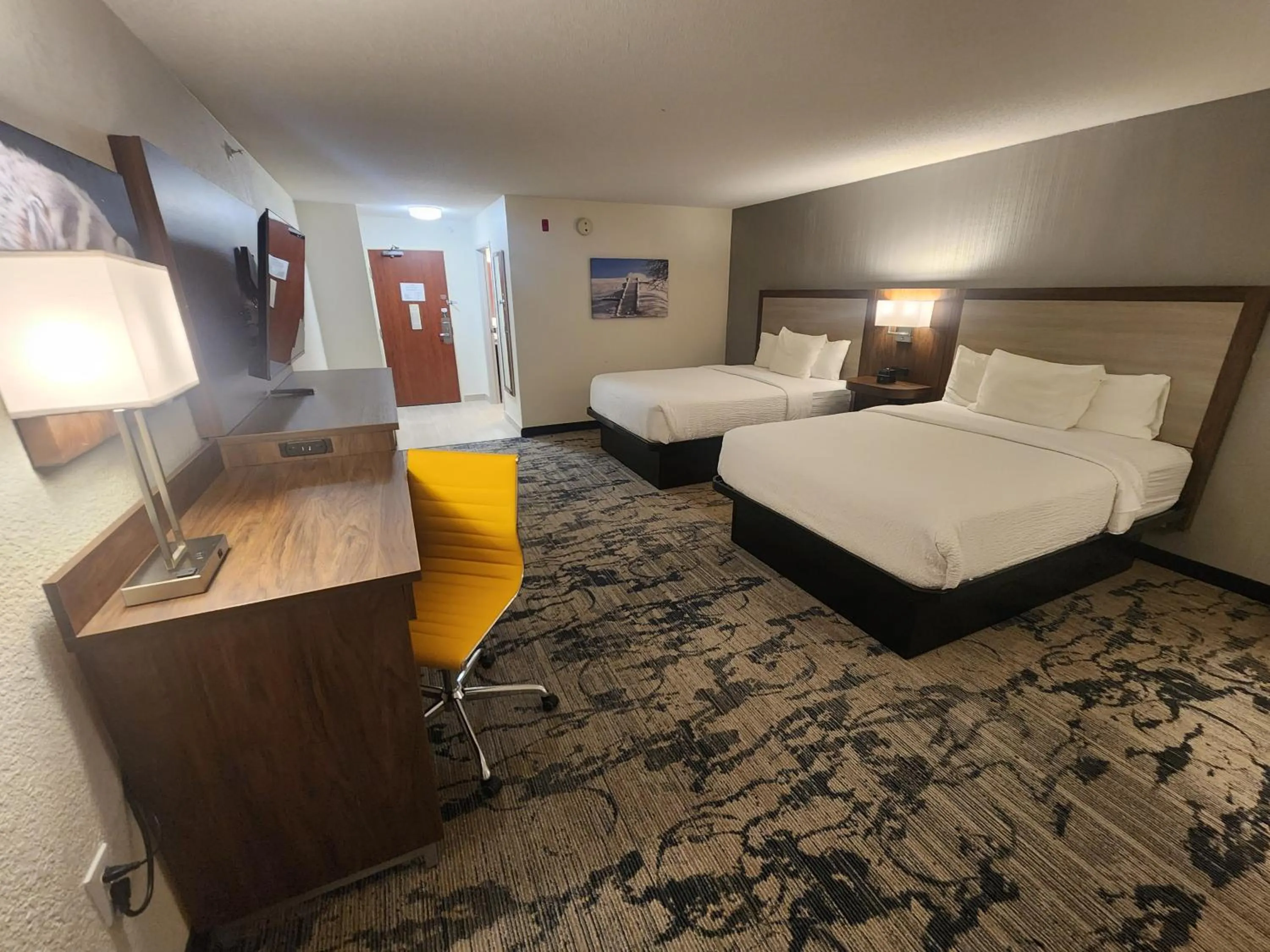 Photo of the whole room, Bed in La Quinta by Wyndham Milwaukee SW New Berlin