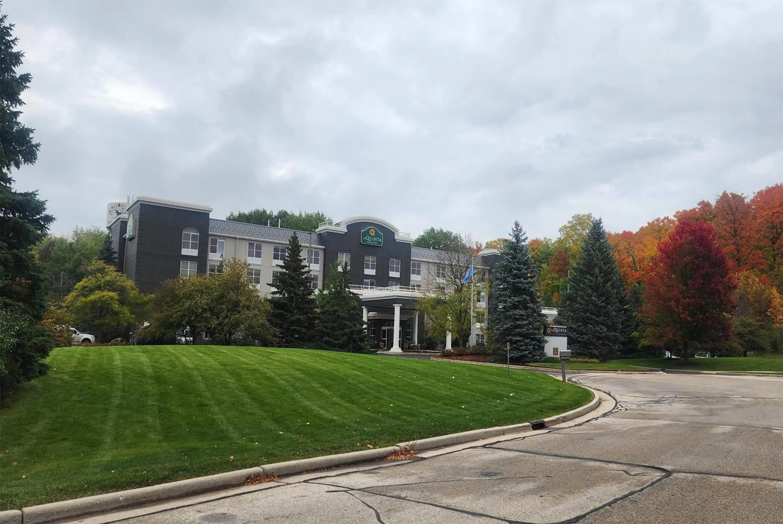 Property building in La Quinta by Wyndham Milwaukee SW New Berlin