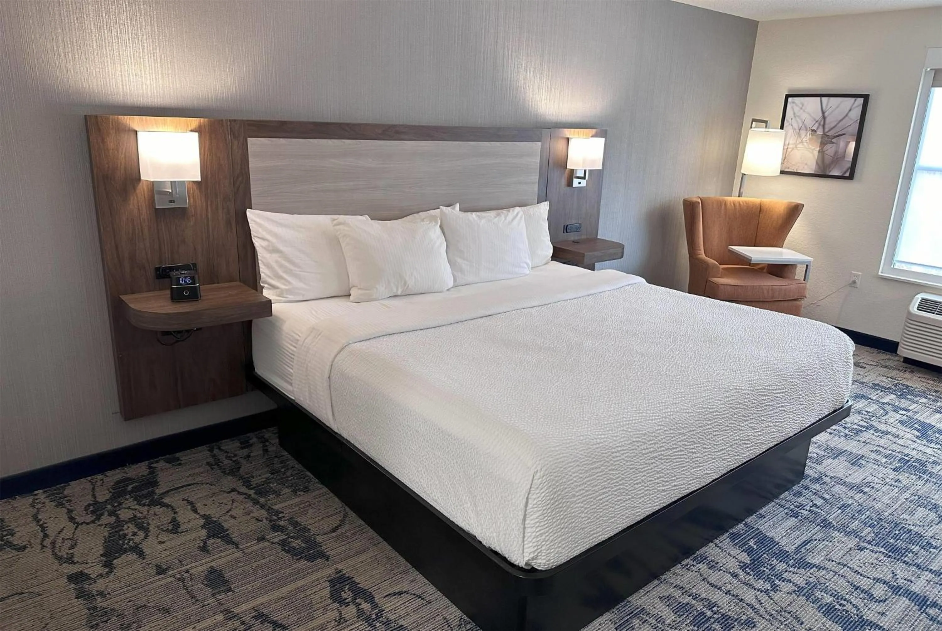 Photo of the whole room, Bed in La Quinta by Wyndham Milwaukee SW New Berlin