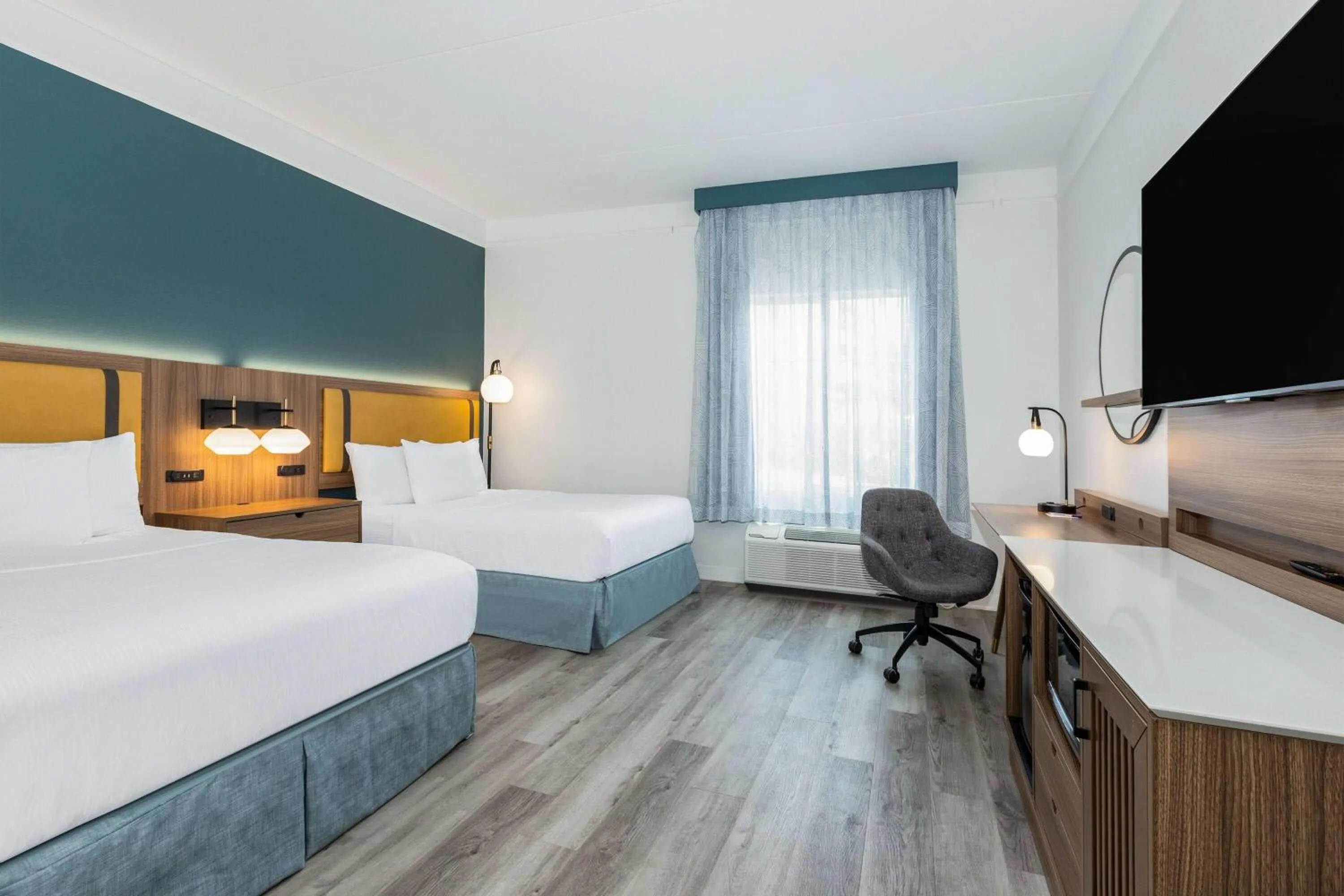 Photo of the whole room, Bed in La Quinta by Wyndham Sherman