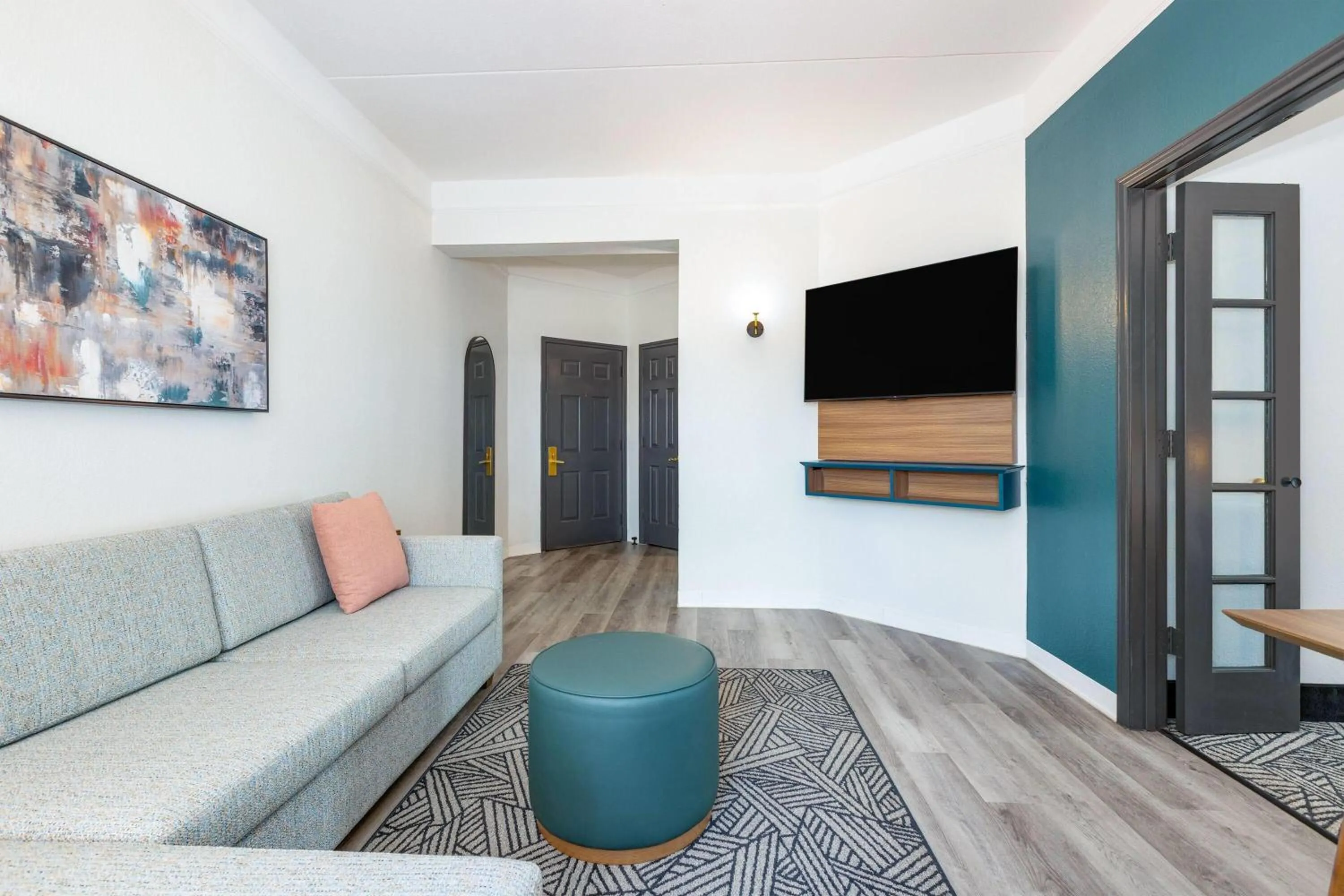 Photo of the whole room in La Quinta by Wyndham Sherman