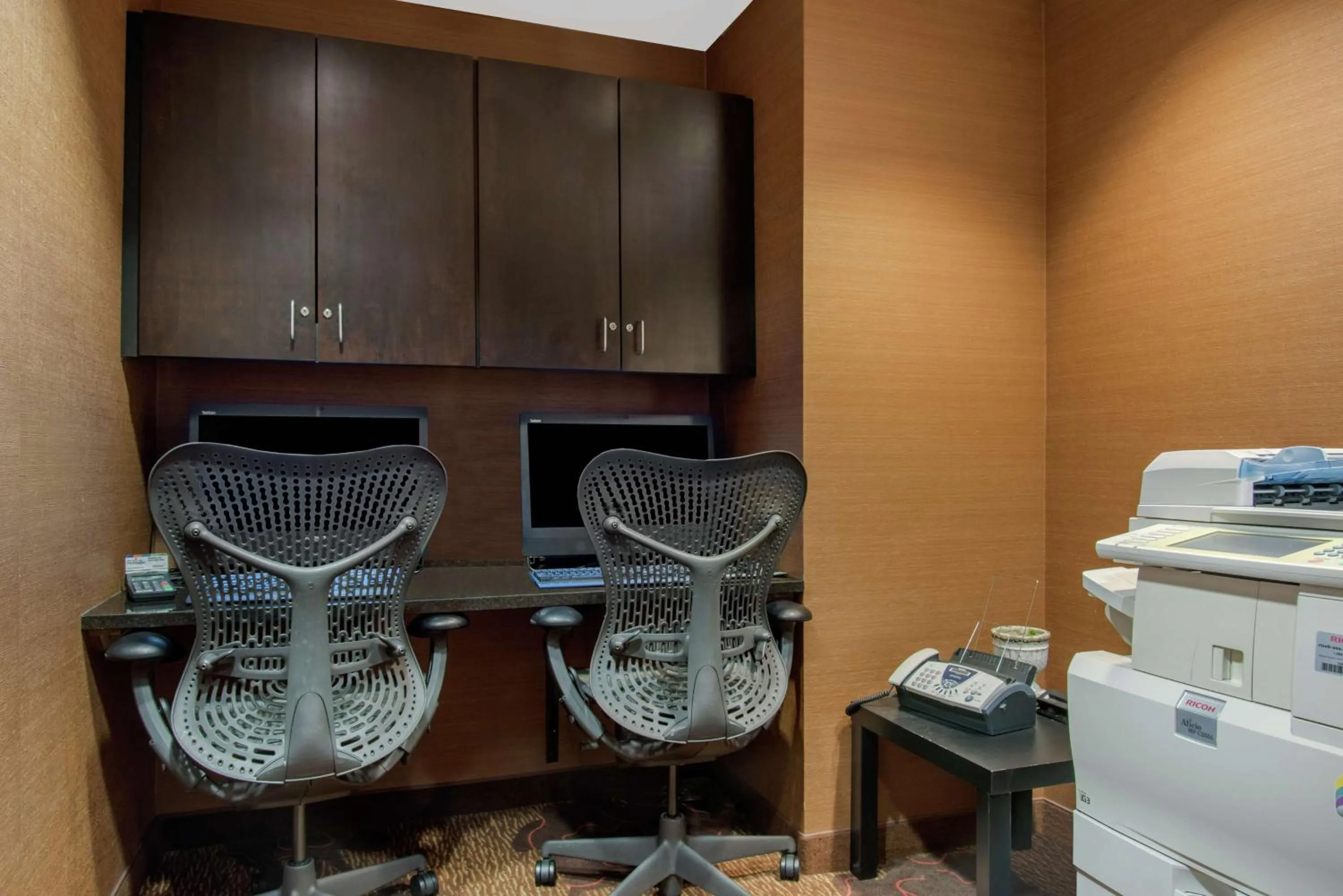 Business facilities in Hilton Garden Inn Portland Airport