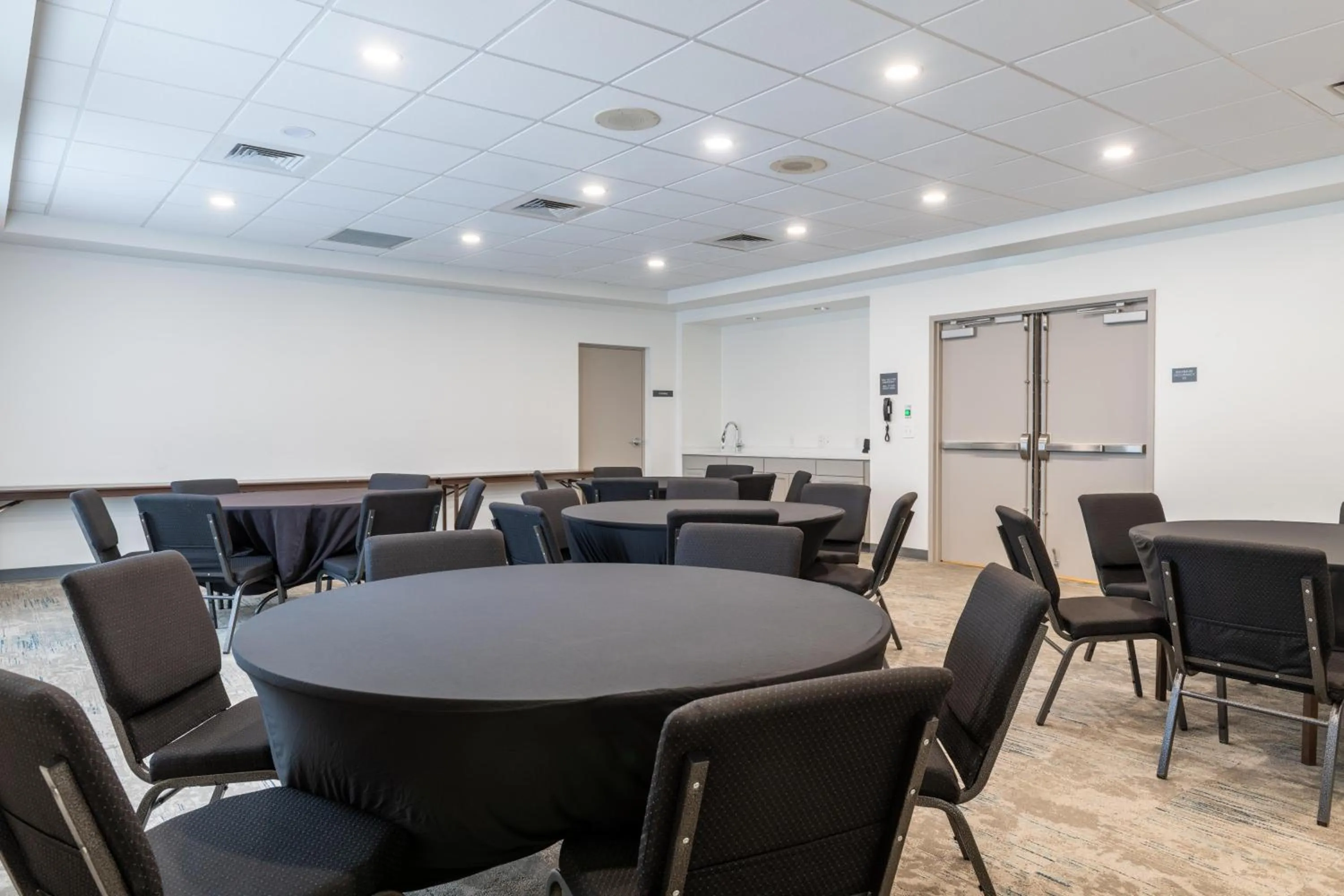 Meeting/conference room in Hilton Garden Inn Portland Airport
